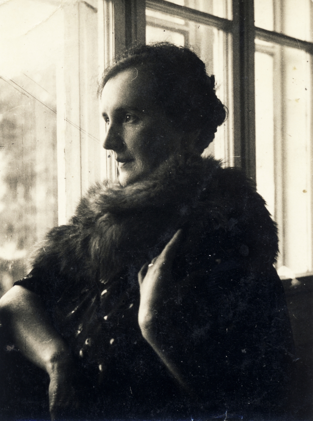 1930, Kösztler Ildikó, face profile, window, fur, Fortepan #118119