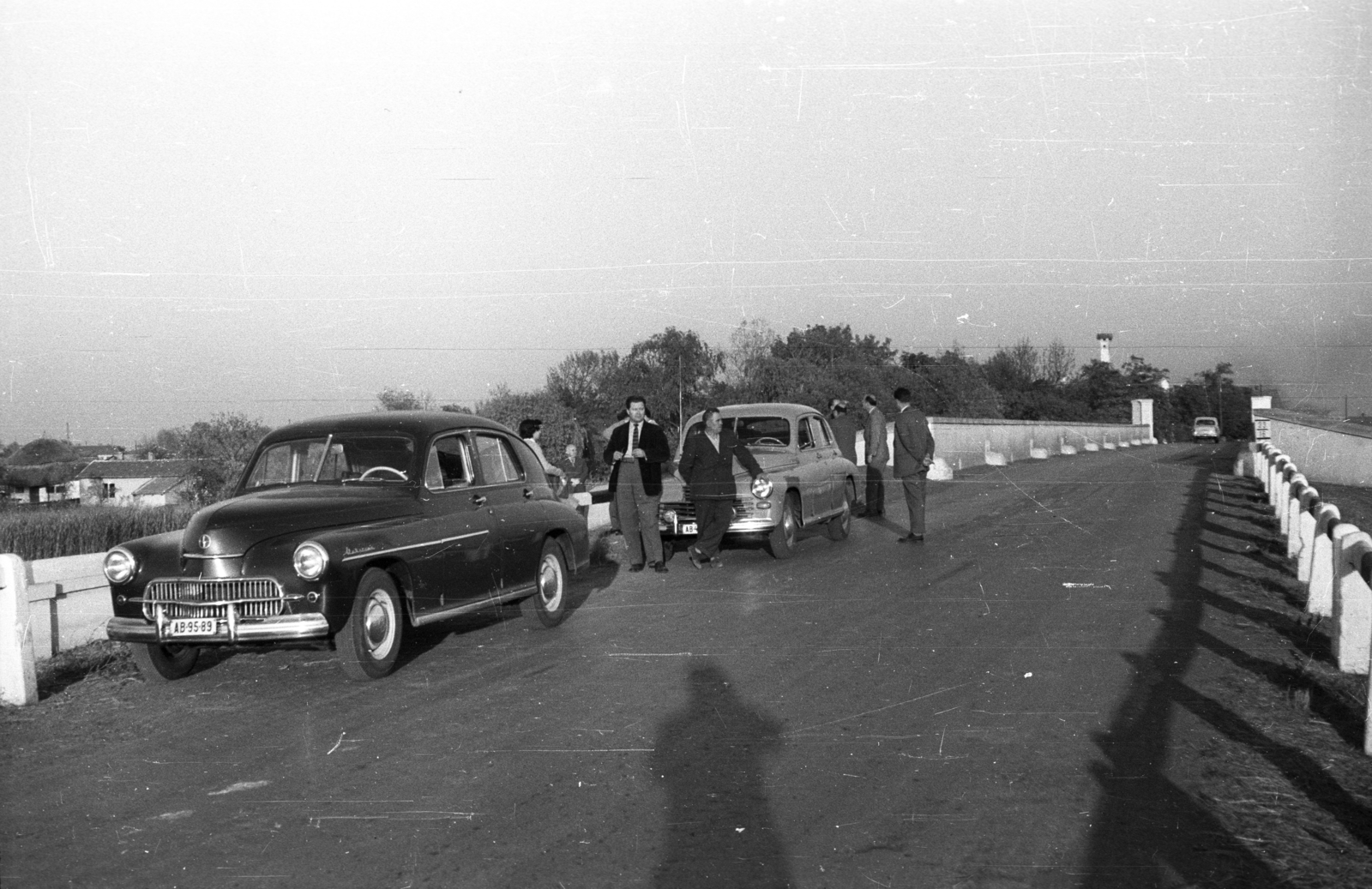 Hungary, Hortobágy, Kilenclyukú híd., 1963, Fortepan/Album013, bridge, shadow, automobile, number plate, stone bridge, arch bridge, Ferenc Povolny-design, Fortepan #118148