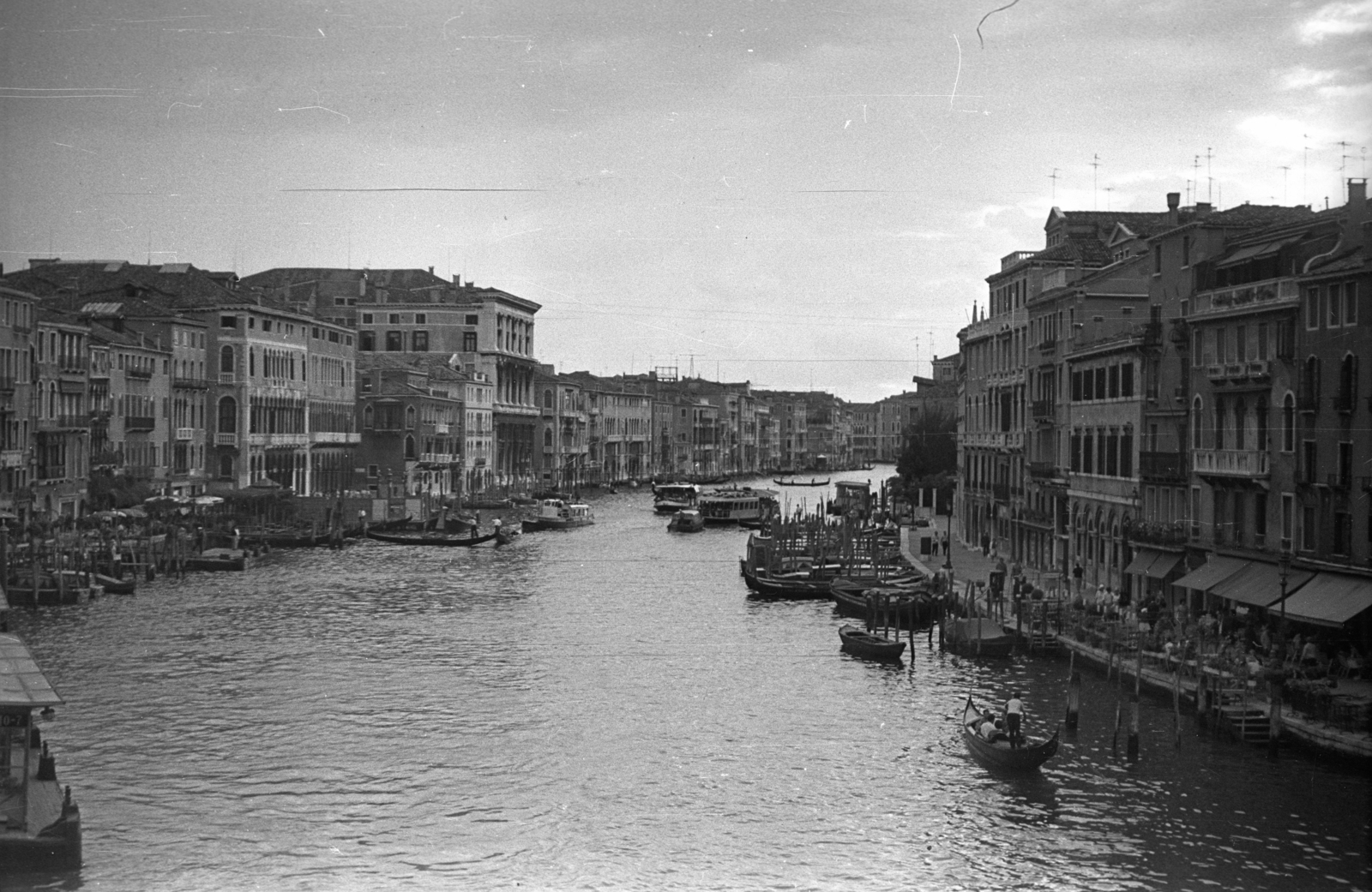 Olaszország, Velence, Canal Grande, jobbra a Riva del Vin a Rialto hídról nézve., 1965, Fortepan/Album013, Fortepan #118165