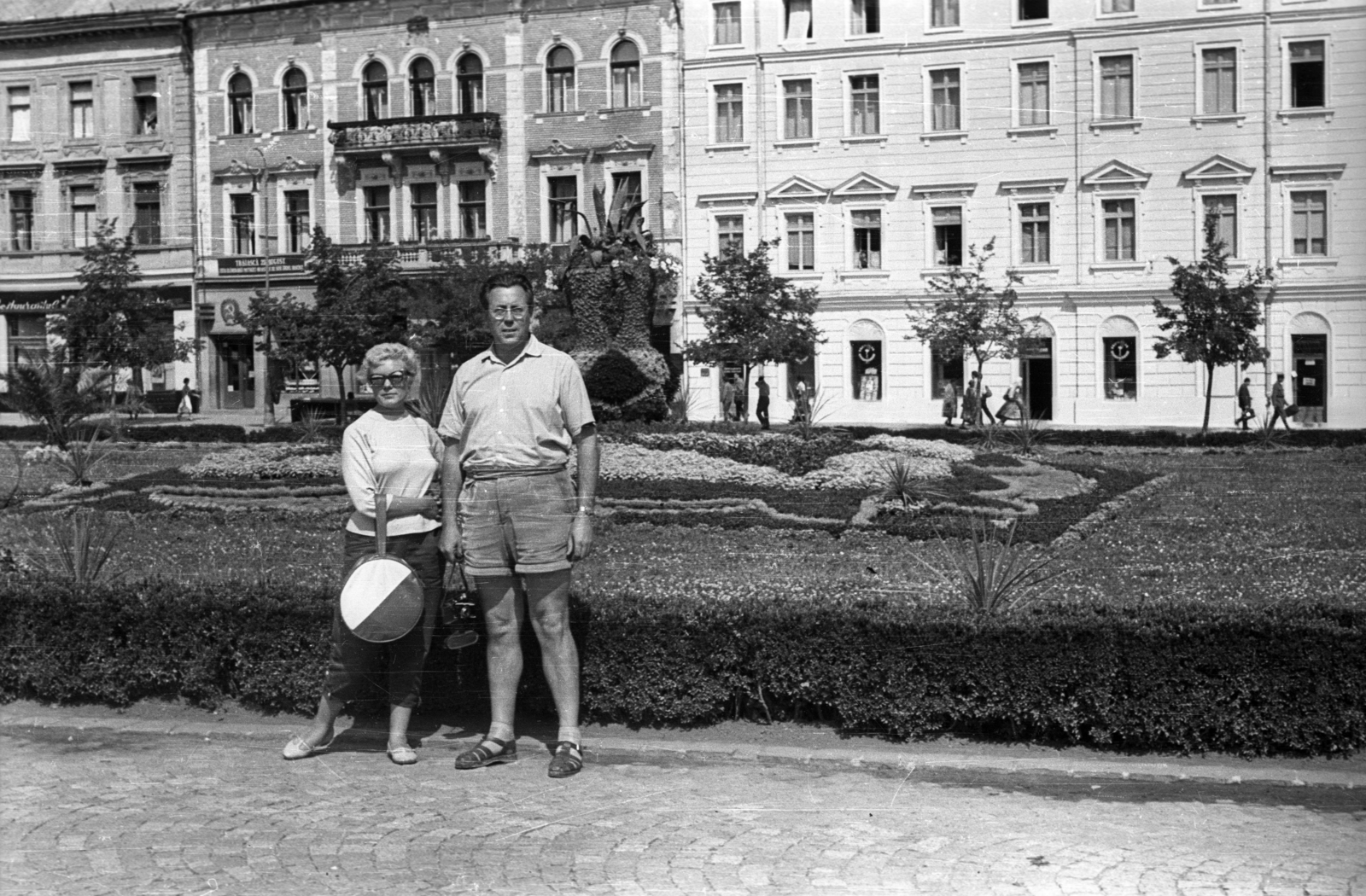 Romania,Transylvania, Cluj-Napoca, Fő tér., 1960, Fortepan/Album013, flower bed, Fortepan #118169