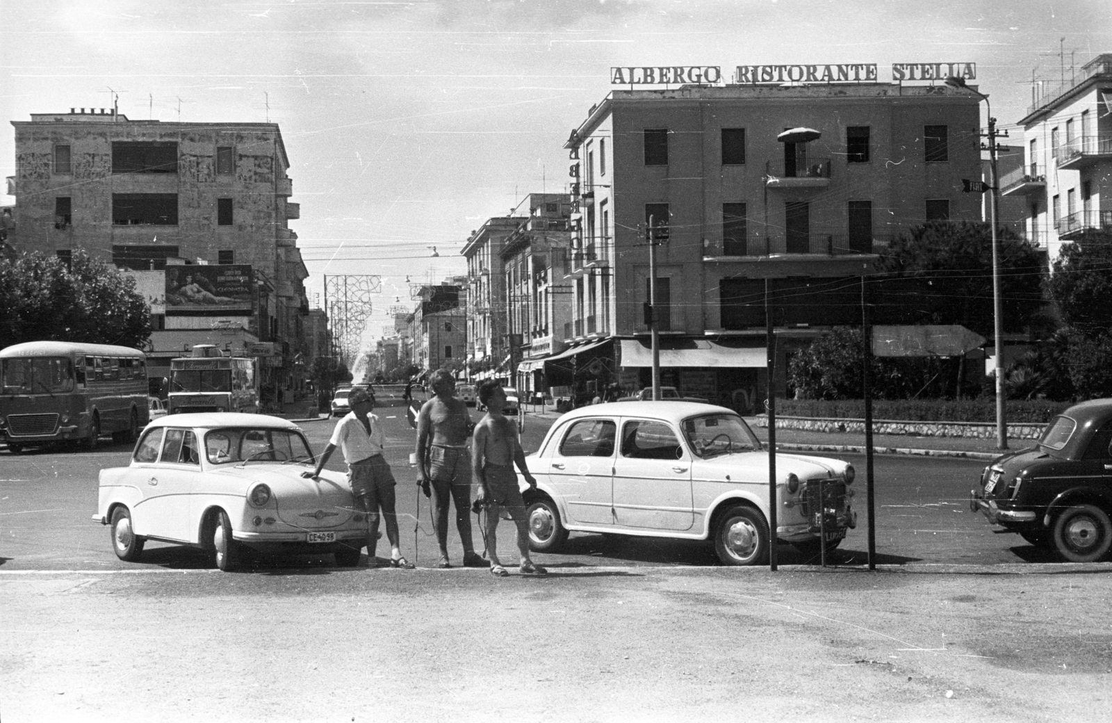 Italy, Terracina, Via Camillo Benso Conte di Cavour a Lungomare Matteotti felől nézve., 1965, Fortepan/Album013, hotel, restaurant, number plate, Fortepan #118174