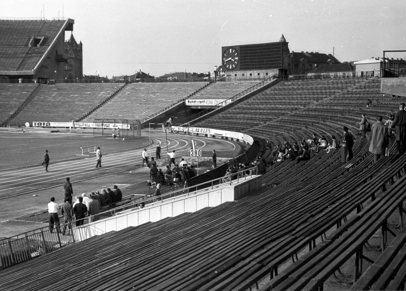 Magyarország, Népstadion, Budapest XIV., atlétikai verseny, rúdugrás., 1965, Fortepan/Album013, Budapest, Fortepan #118180