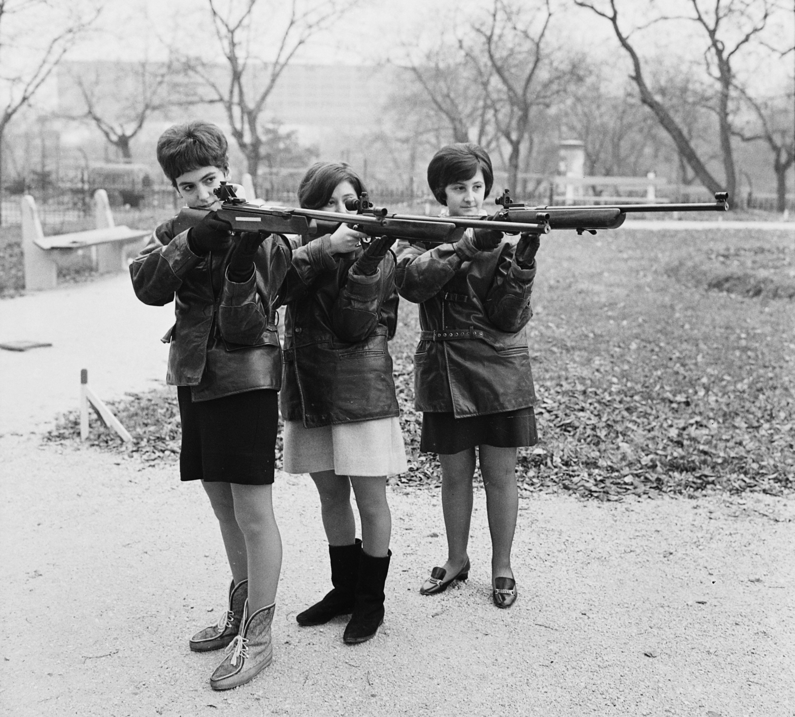 Hungary, Budapest II., Marczibányi tér 6-7., lőtér, a távolban a Ganz gyár., 1968, MHSZ, weapon, skirt, Budapest, hunter jacket, Fortepan #118247