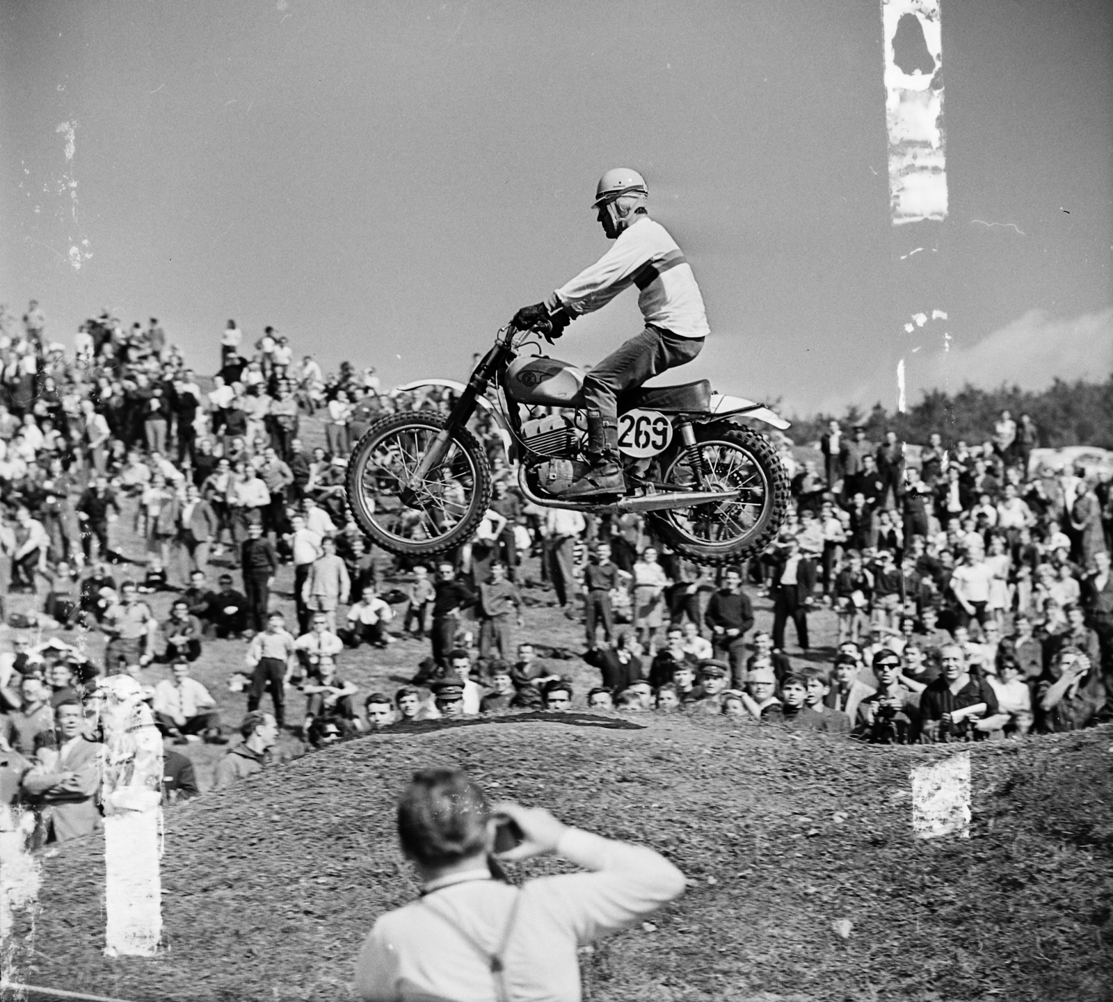 Magyarország, Budaörs, Farkashegy, a Magyar Honvédelmi Sportszövetség Központi Motoros Klubjának nemzetközi motocross versenye., 1967, MHSZ, motorkerékpár, CZ-márka, motorverseny, motokrossz, Fortepan #118289