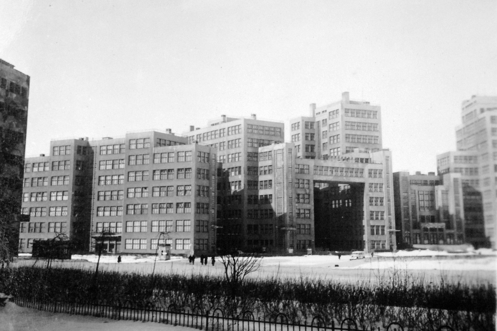 Ukraine, Kharkiv, Szabadság (Dzerzsinszkij) tér, a Gosprom épület (Iparpalota)., 1942, Gádoros Lajos, constructivist architecture, Sergei Savich Serafimov-design, Samuil Mironovich Kravets-design, Mark Davidovich Felger-design, Fortepan #11829