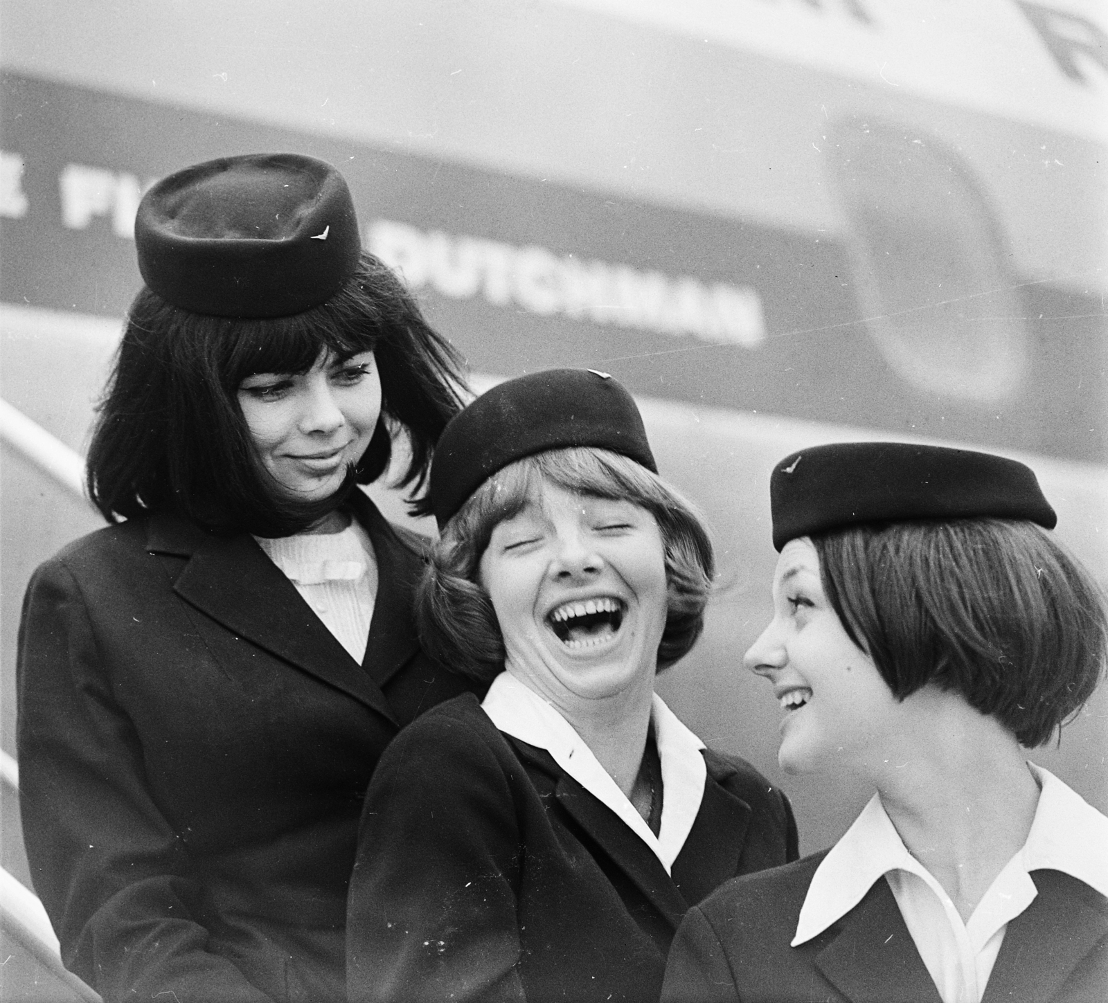 Hungary, Ferihegy (now - Ferenc Liszt) International Airport, Budapest XVIII., MALÉV légikisérők., 1966, MHSZ, Budapest, Fortepan #118357