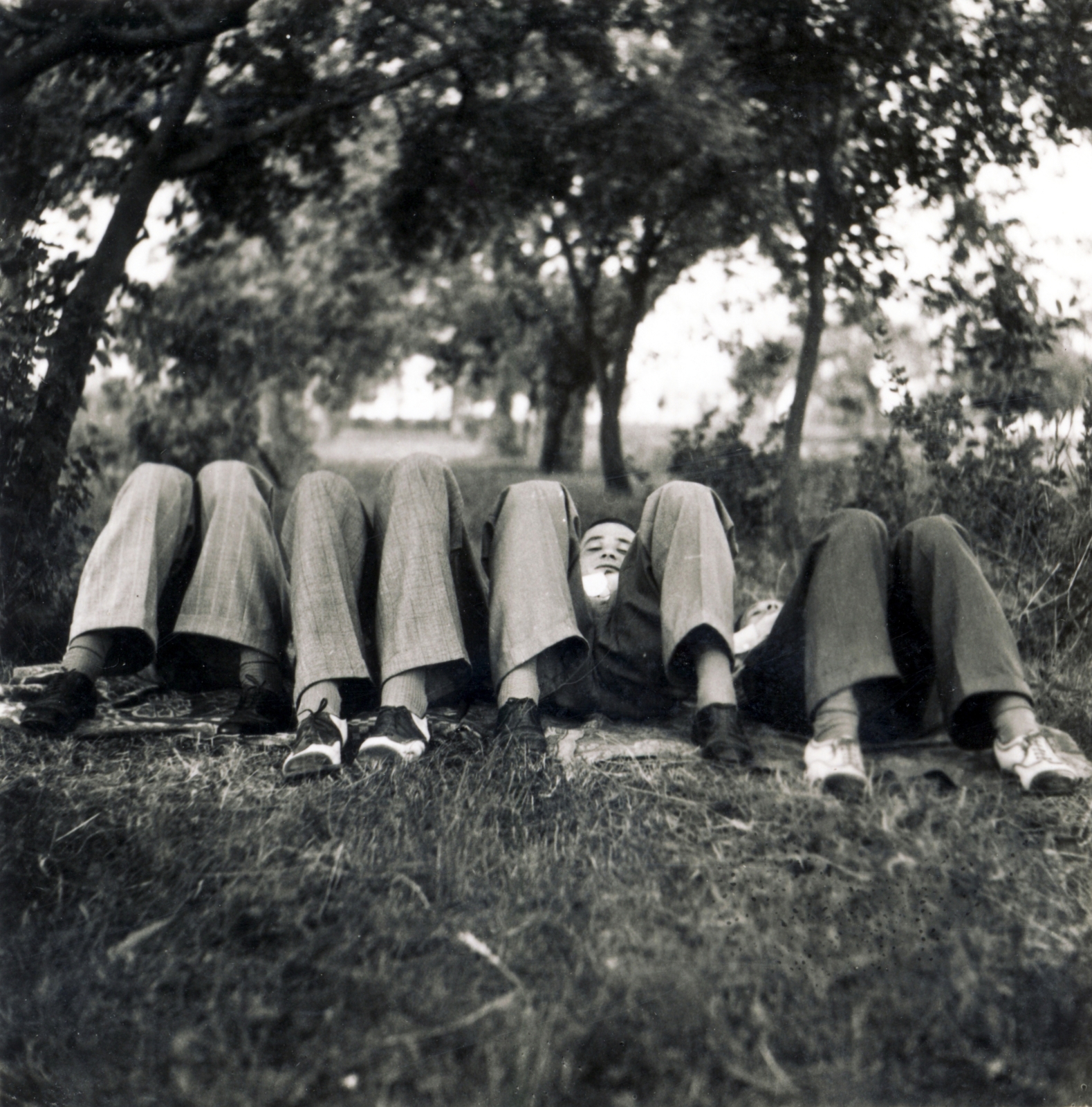 1940, Gál Mihály, leselkedő, háton fekvés, Fortepan #118524