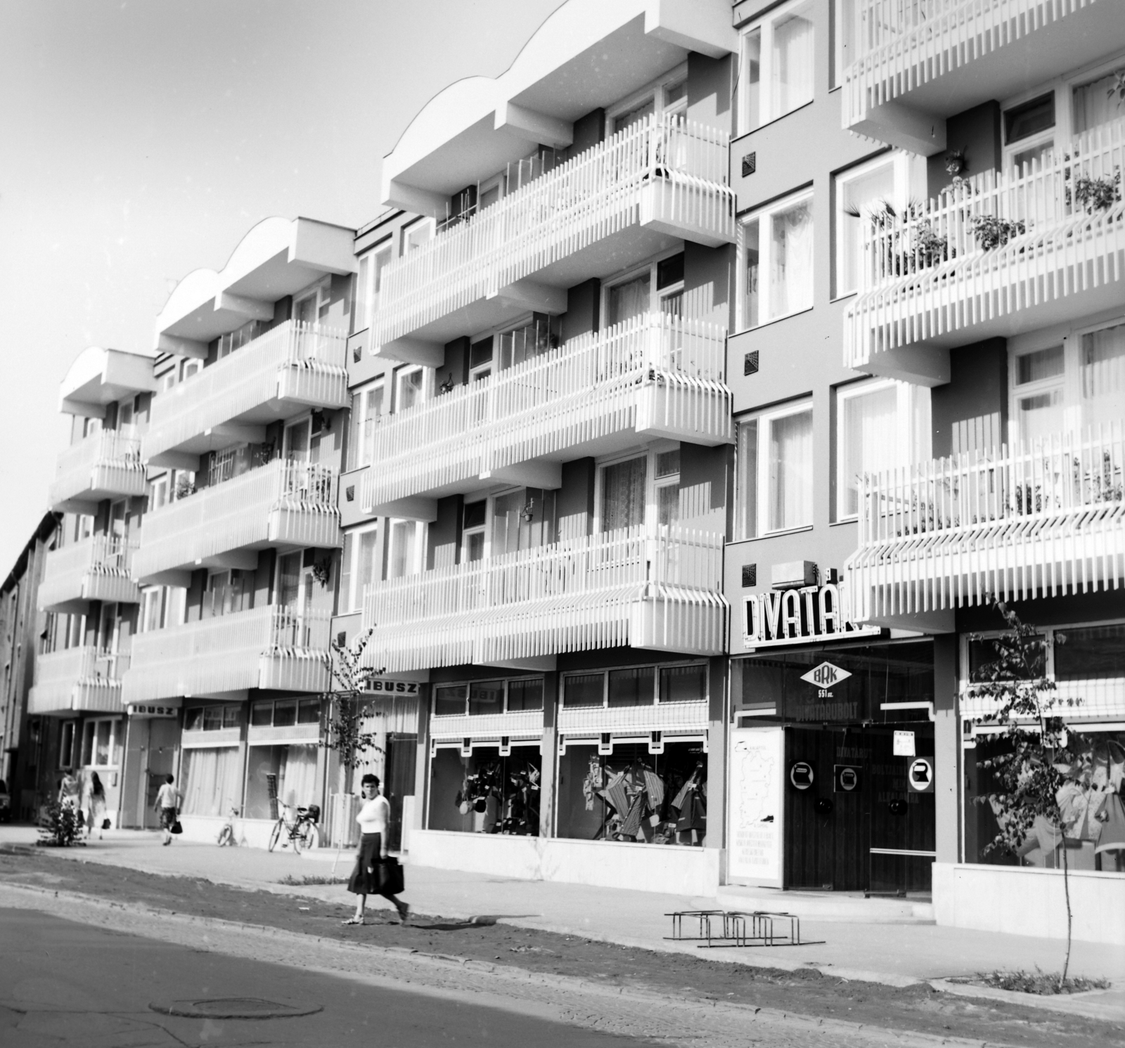 Hungary, Kiskunhalas, Köztársaság utca 10-12., 1980, Slachta Krisztina, balcony, neon sign, Show window, Fortepan #118548