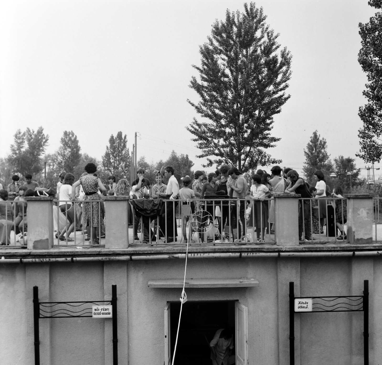 1983, Slachta Krisztina, youth, flat roof, photo aspect ratio: square, Fortepan #118562