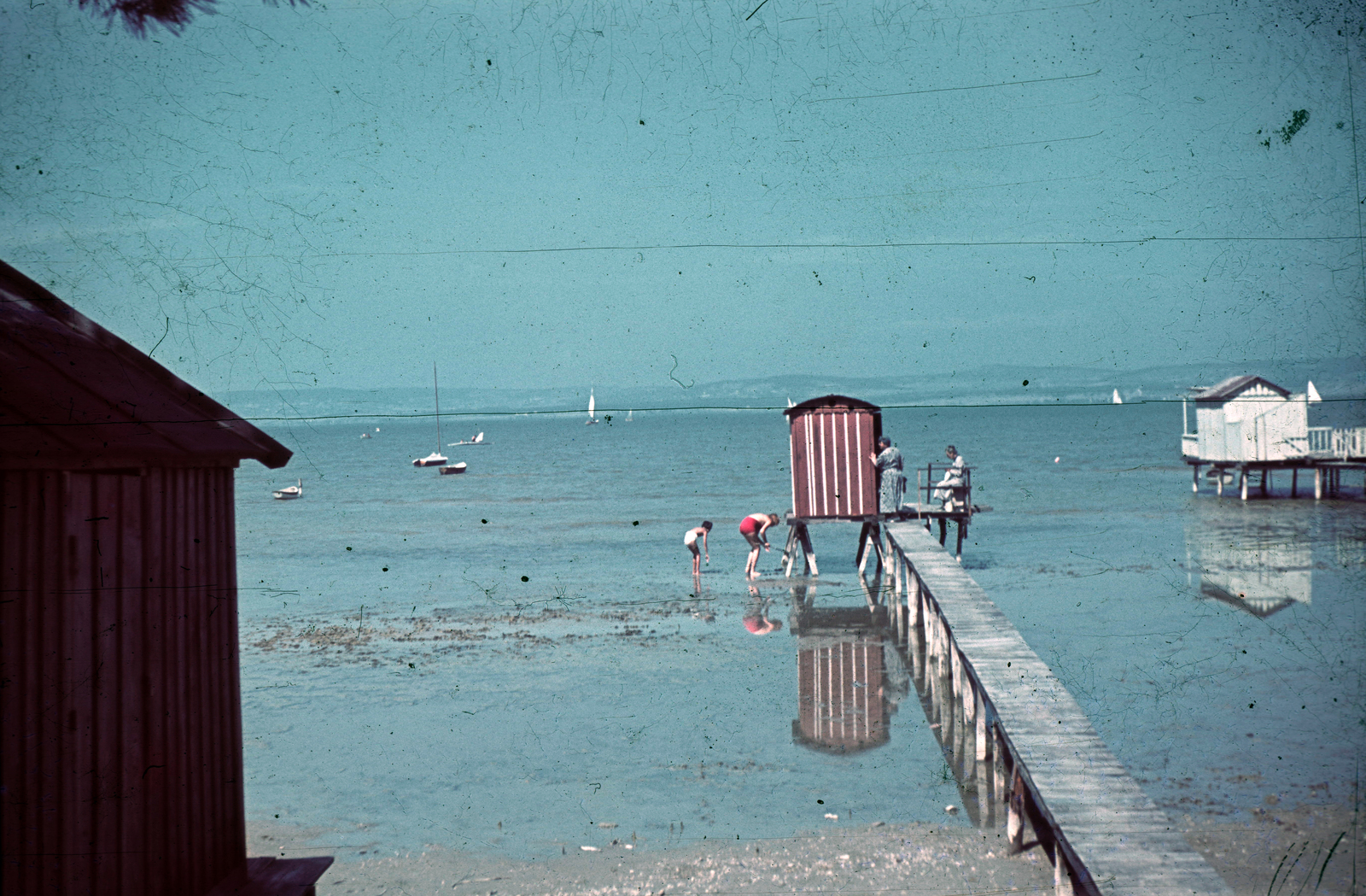 Hungary, Balatonszemes, strand., 1942, Széman György, colorful, changing cabin, Fortepan #118632
