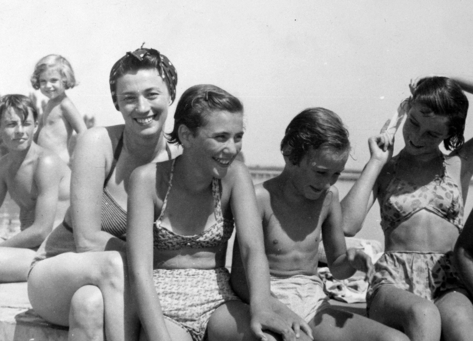 Hungary,Lake Balaton, 1951, Gádoros Lajos, bathing suit, smile, family, Fortepan #11867