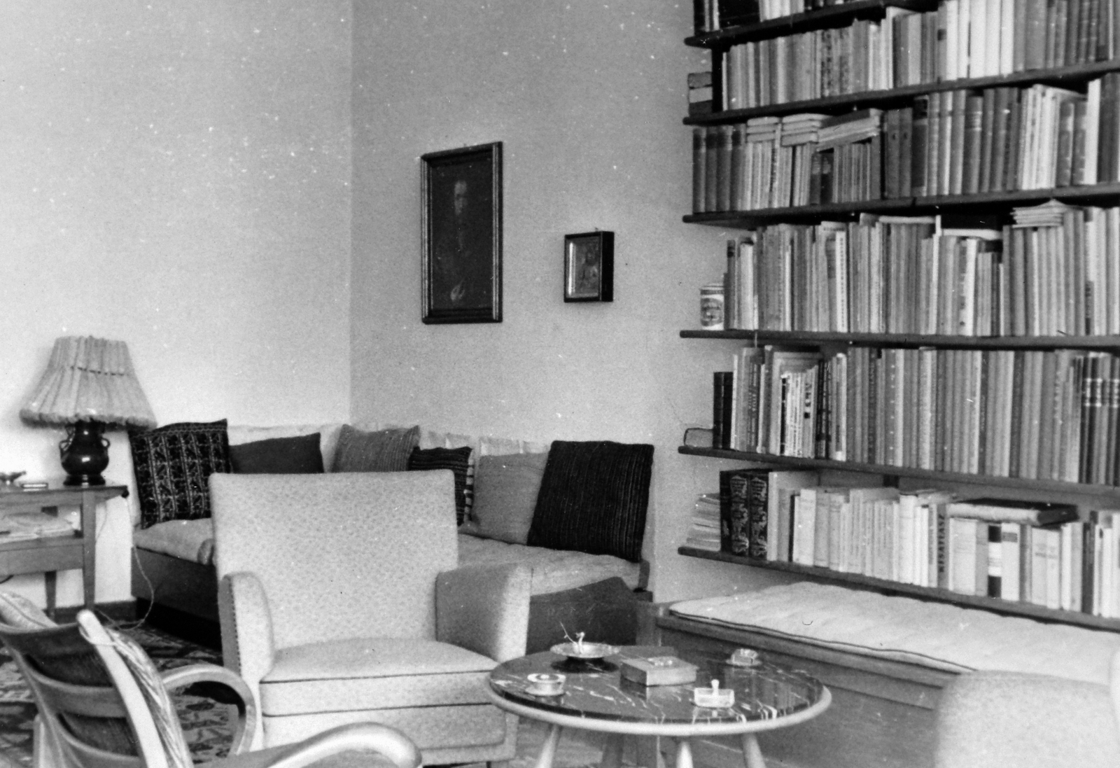 Hungary, Budapest II., Lotz Károly utca 18., 1953, Gádoros Lajos, book, bookshelf, living room, Budapest, Fortepan #11875