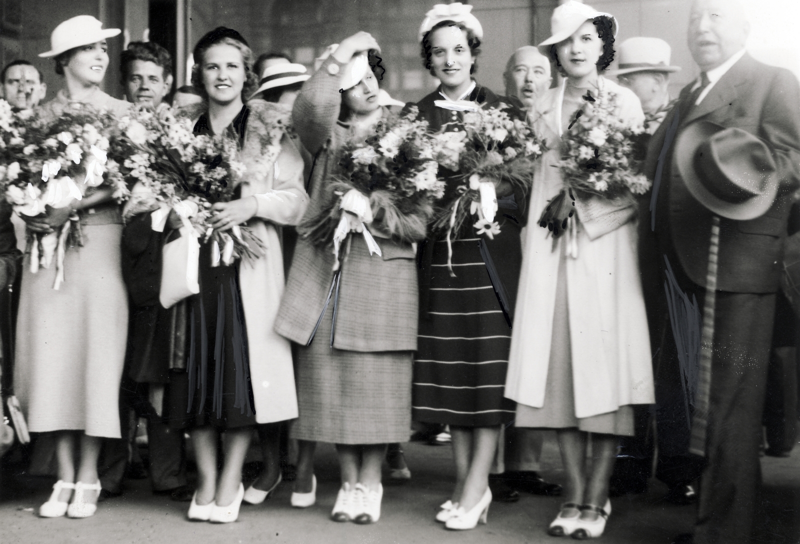 1937, Uj Nemzedék napilap, fashion, tableau, bouquet, Fortepan #118753