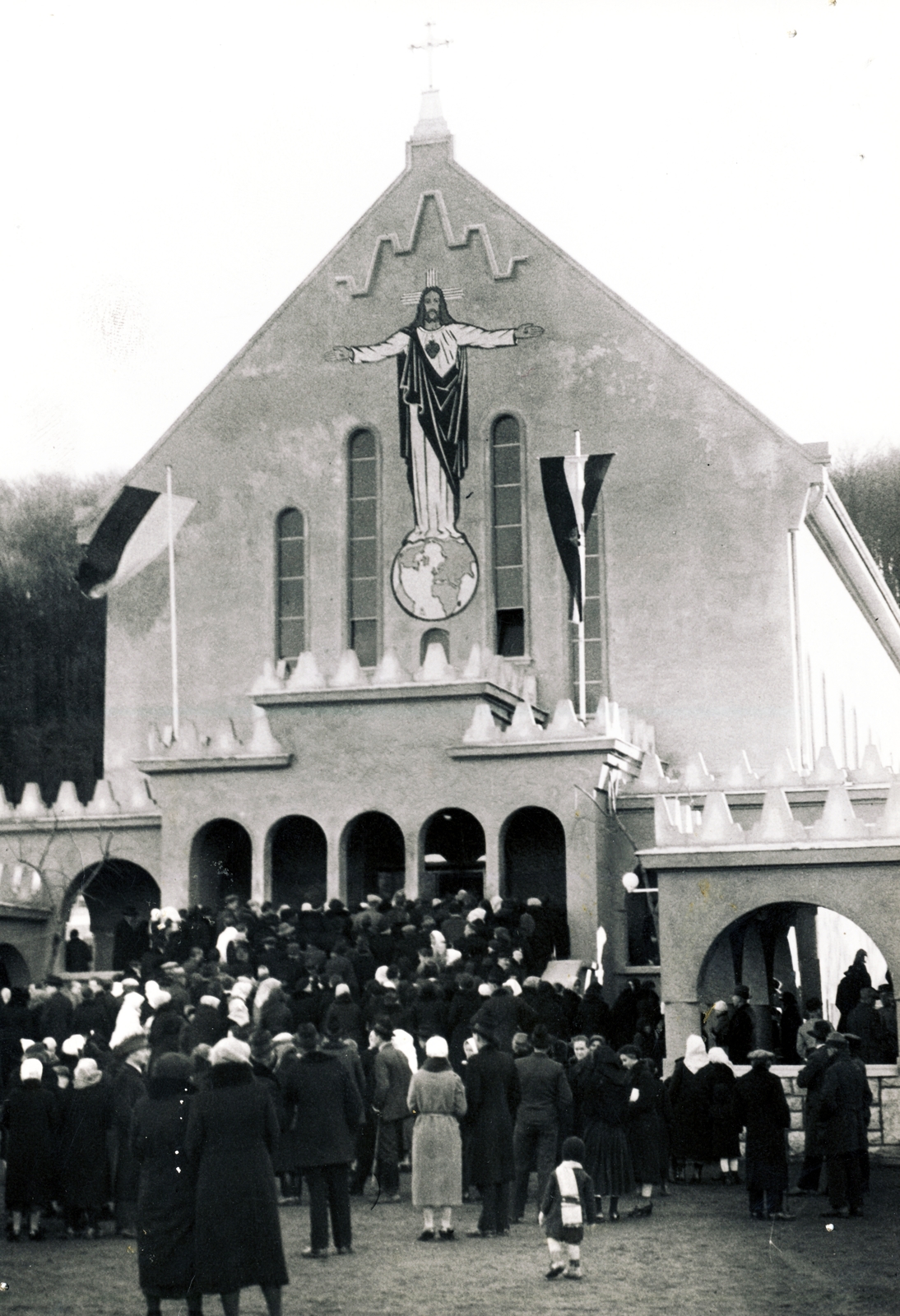 Hungary, Komló, Szent Borbála-templom., 1937, Uj Nemzedék napilap, church, Catholic Church, Jesus Christ-portrayal, László Irsy-design, Fortepan #118761