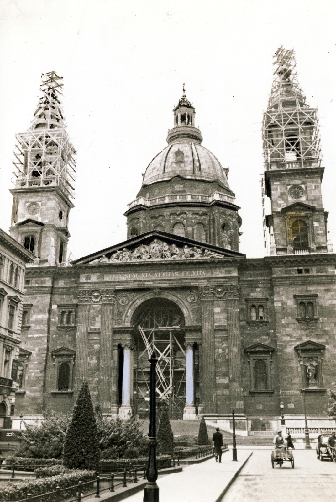 Magyarország, Budapest V., Szent István tér, Szent István-bazilika (Ybl Miklós, 1906.), 1937, Uj Nemzedék napilap, Inkey Tibor, állvány, Budapest, kerékpár, tricikli, Fortepan #118765