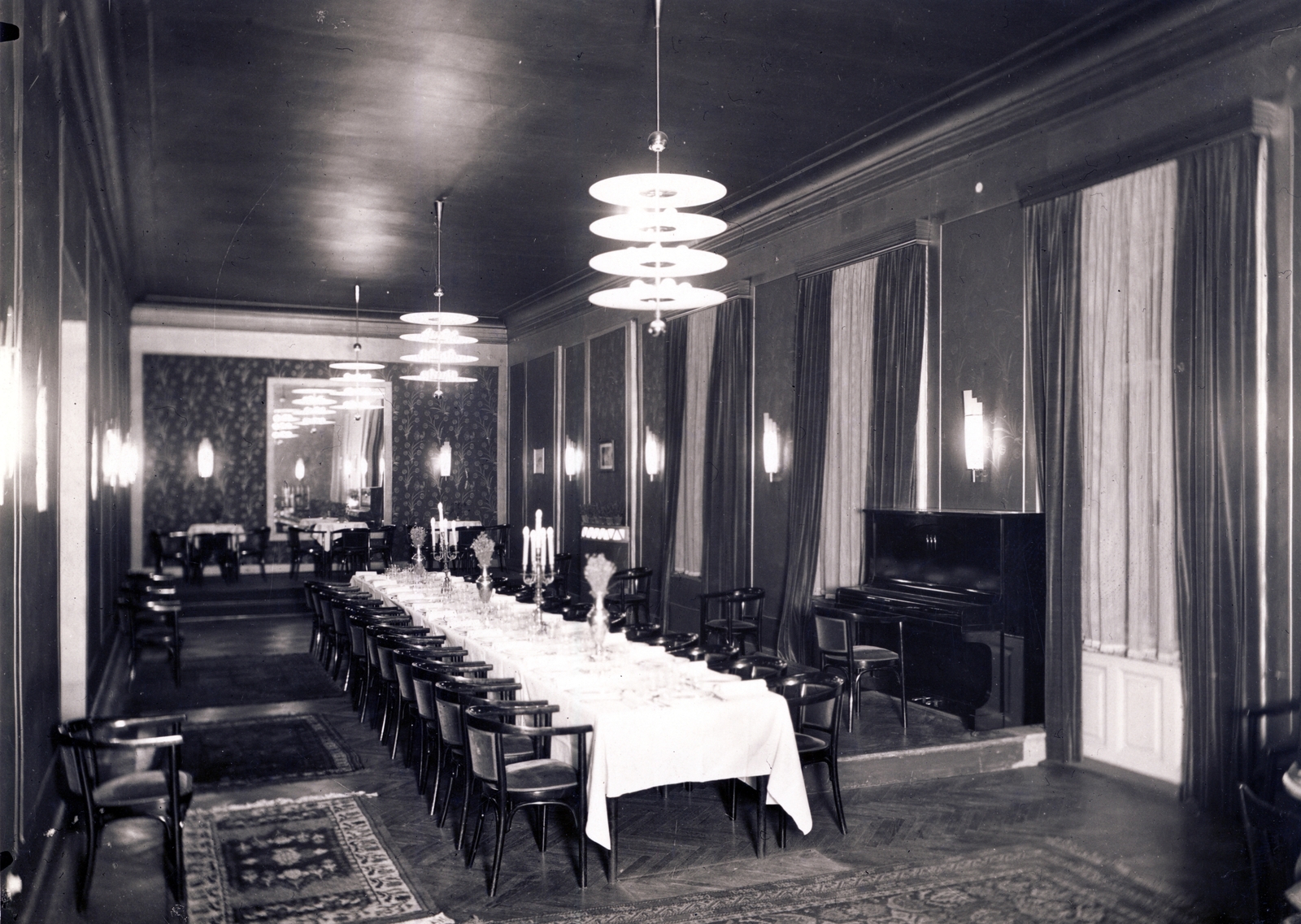 Hungary, Budapest VI., Teréz körút 43., Béke (Britannia) szálló, különterem., 1937, Uj Nemzedék napilap, restaurant, interior, piano, place, ceiling lamp, Budapest, Fortepan #118801