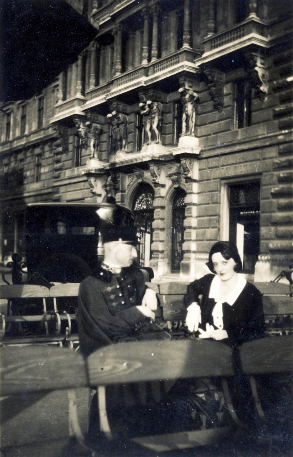 Magyarország, Budapest V., Vigadó tér, háttérben az Első Magyar Általános Biztosító Társaság budapesti székháza., 1931, Zsilinszky Sándor, Budapest, Buchwald-szék, Fortepan #118894