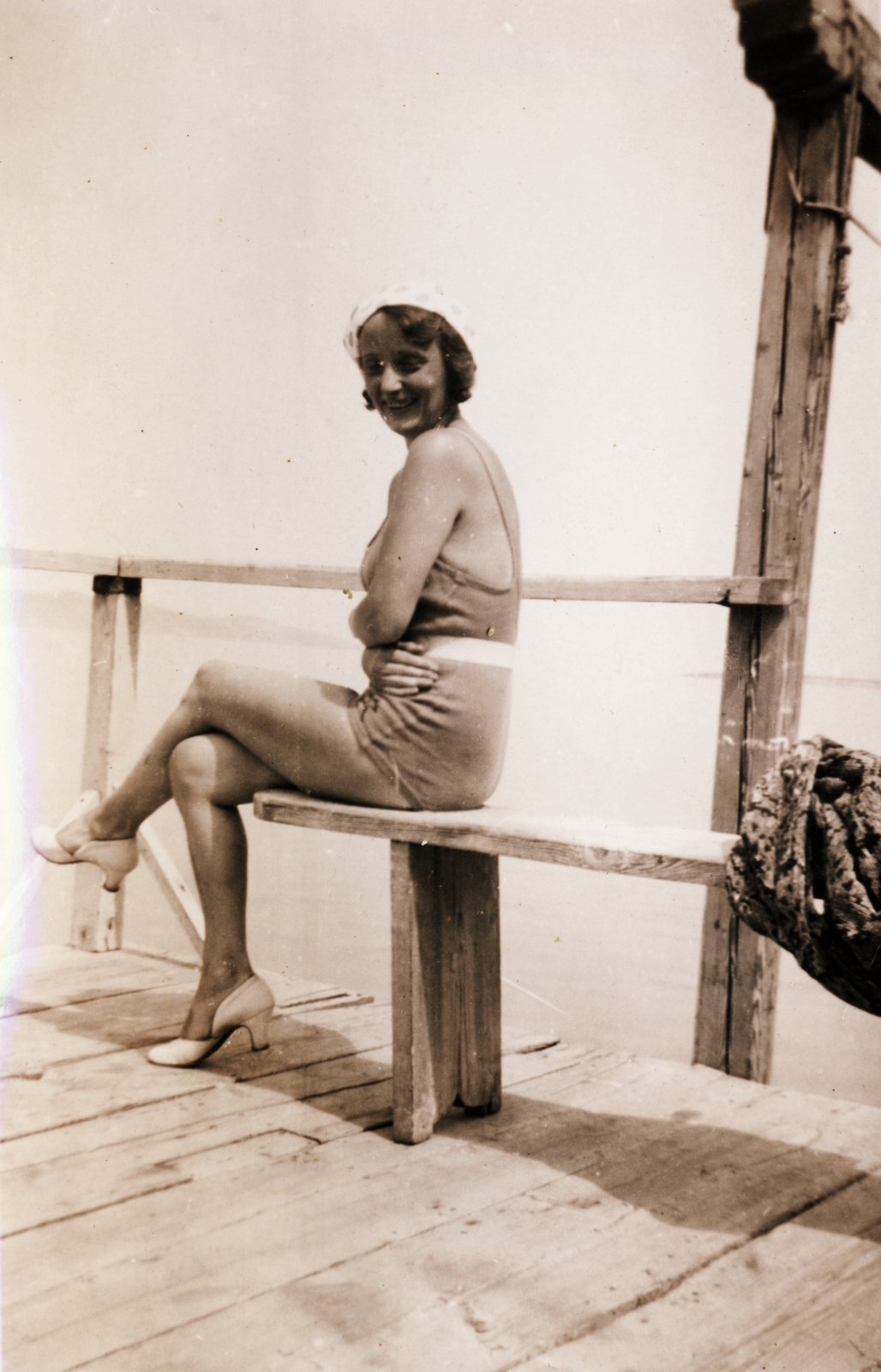 Hungary, Balatonföldvár, 1935, Zsilinszky Sándor, pier, leg over leg, Lake Balaton, Fortepan #118909