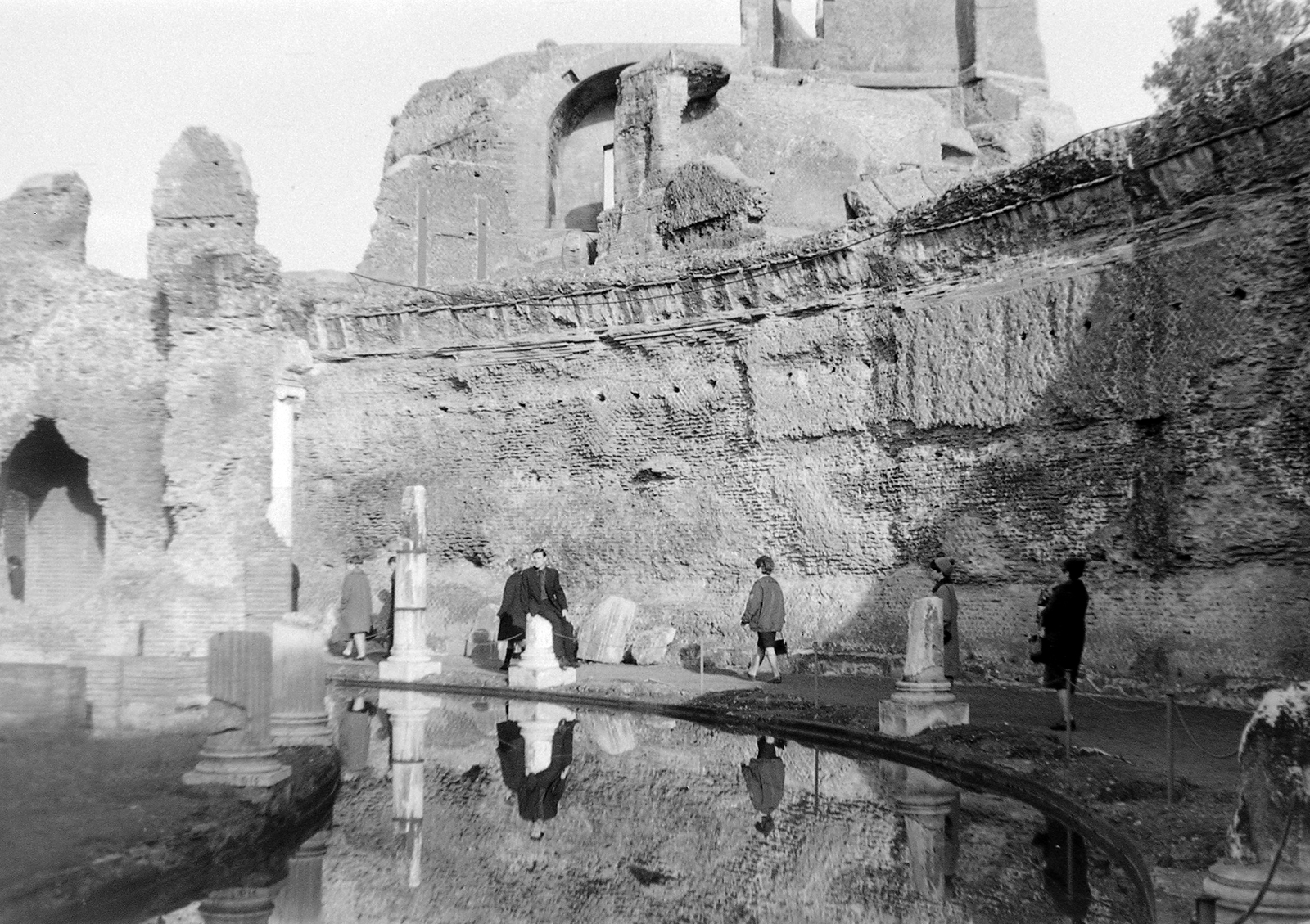 Italy, Tivoli, Hadrianus villa / Villa Adriana, Teatro Marittimo., 1959, Fortepan, architectural heritage, reflection, ancient culture, Fortepan #11891