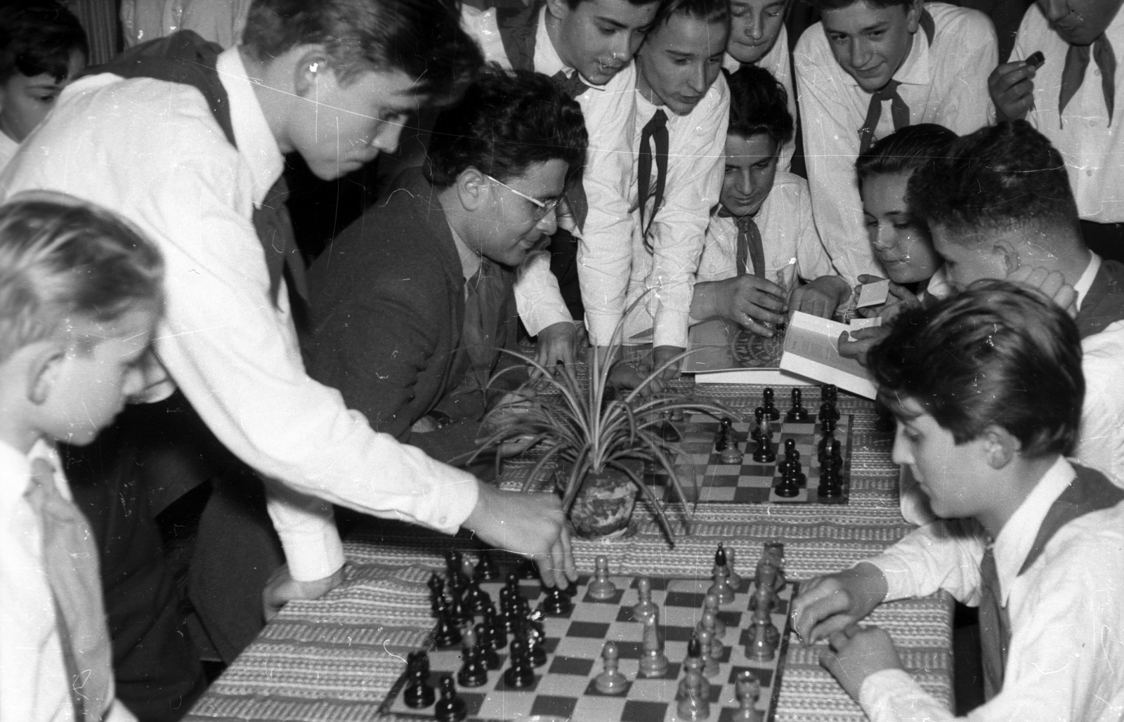 Hungary, 1958, FSZEK Budapest Gyűjtemény / Sándor György, Sándor György, pioneer, chess, Fortepan #118984