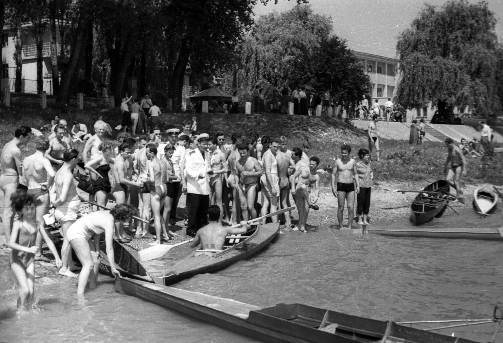 Hungary, Budapest III., Római part a Szent János utcánál., 1958, FSZEK Budapest Gyűjtemény / Sándor György, Sándor György, Budapest, faltboat, Fortepan #119021