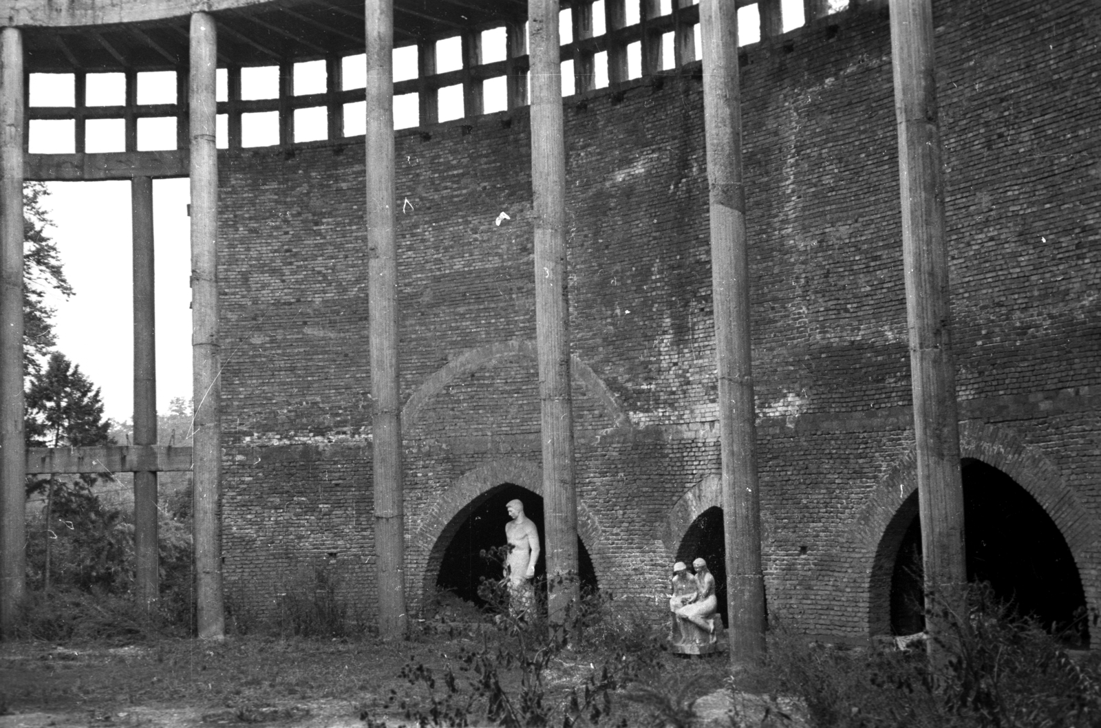 Hungary, Budapest II., Heinrich István utca 3., Magyar Szentföld-templom., 1958, FSZEK Budapest Gyűjtemény / Sándor György, Sándor György, Budapest, pillar, sculpture, Fortepan #119041