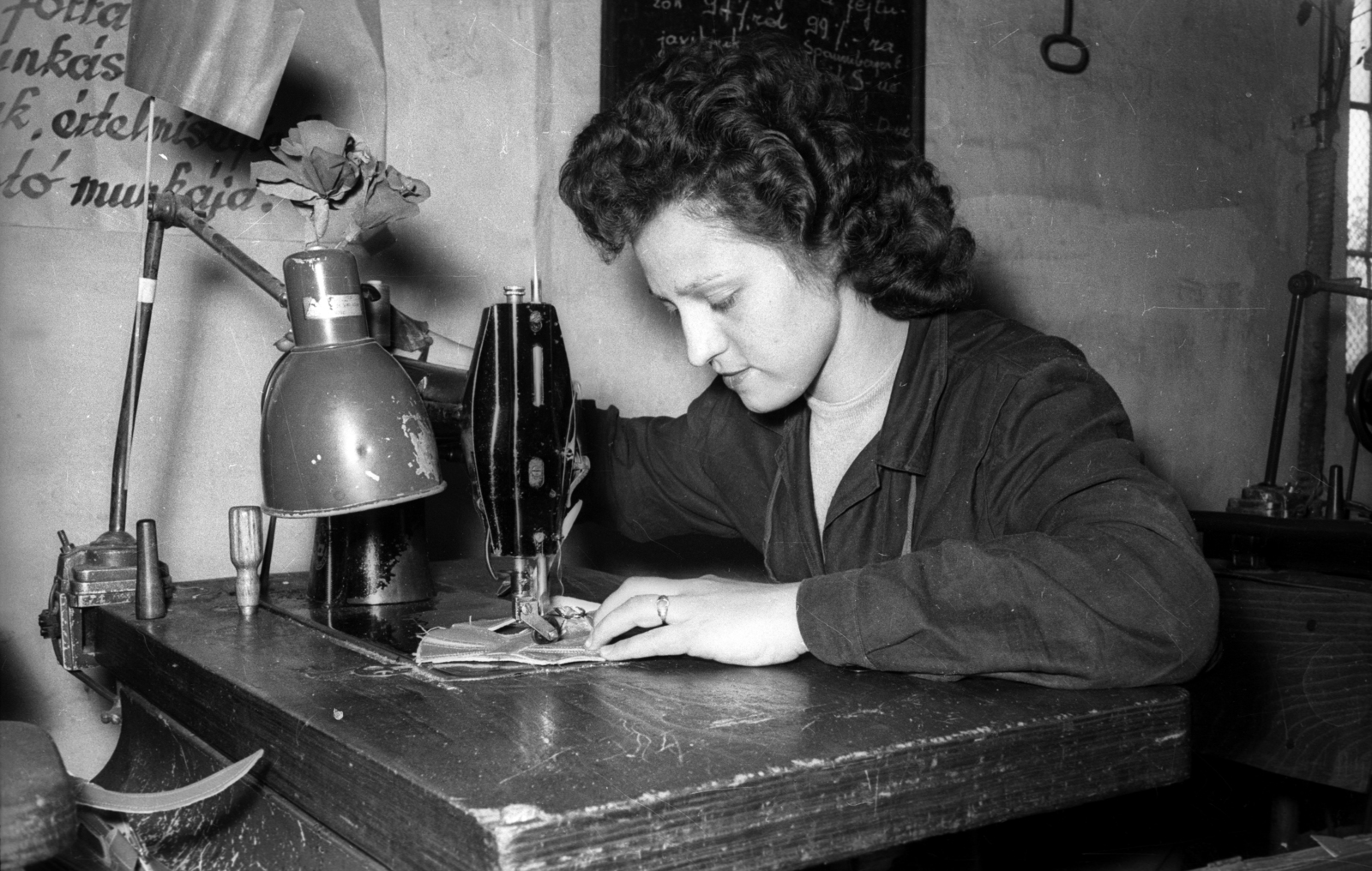 Hungary, Budapest IV., Károlyi István (Táncsics Mihály) utca 10., Duna Cipőgyár., 1961, FSZEK Budapest Gyűjtemény / Sándor György, Sándor György, Budapest, shoe manufacturing, sewing machine, Fortepan #119053