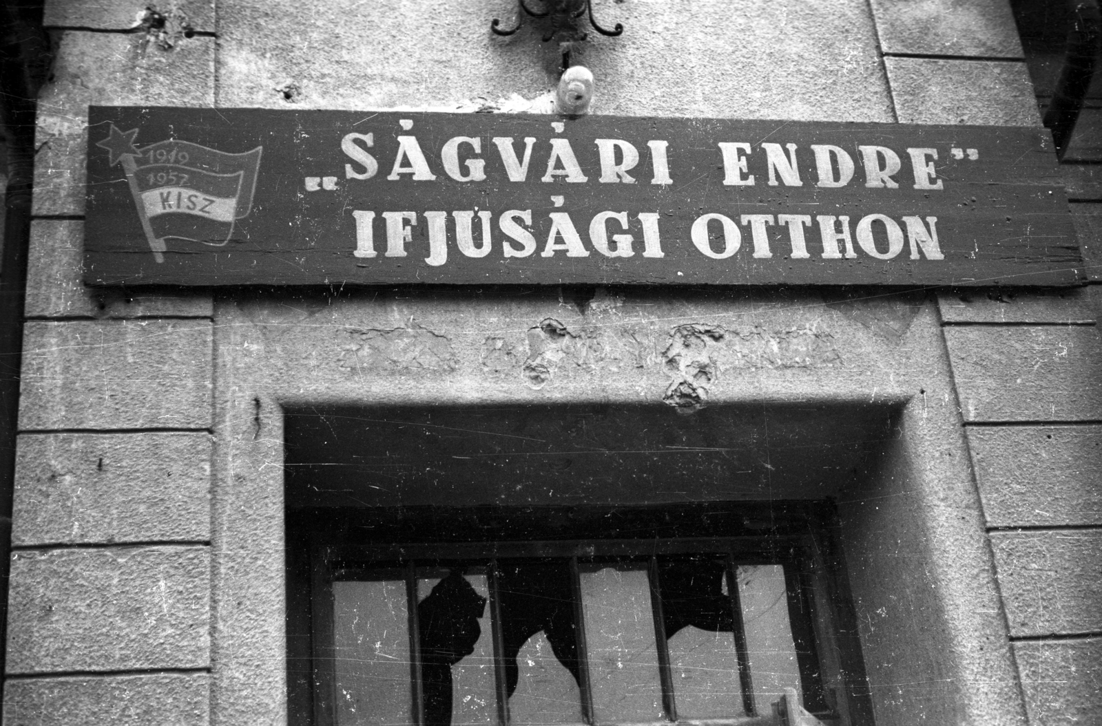 Hungary, 1958, FSZEK Budapest Gyűjtemény / Sándor György, Sándor György, public building, board, crest, Fortepan #119097