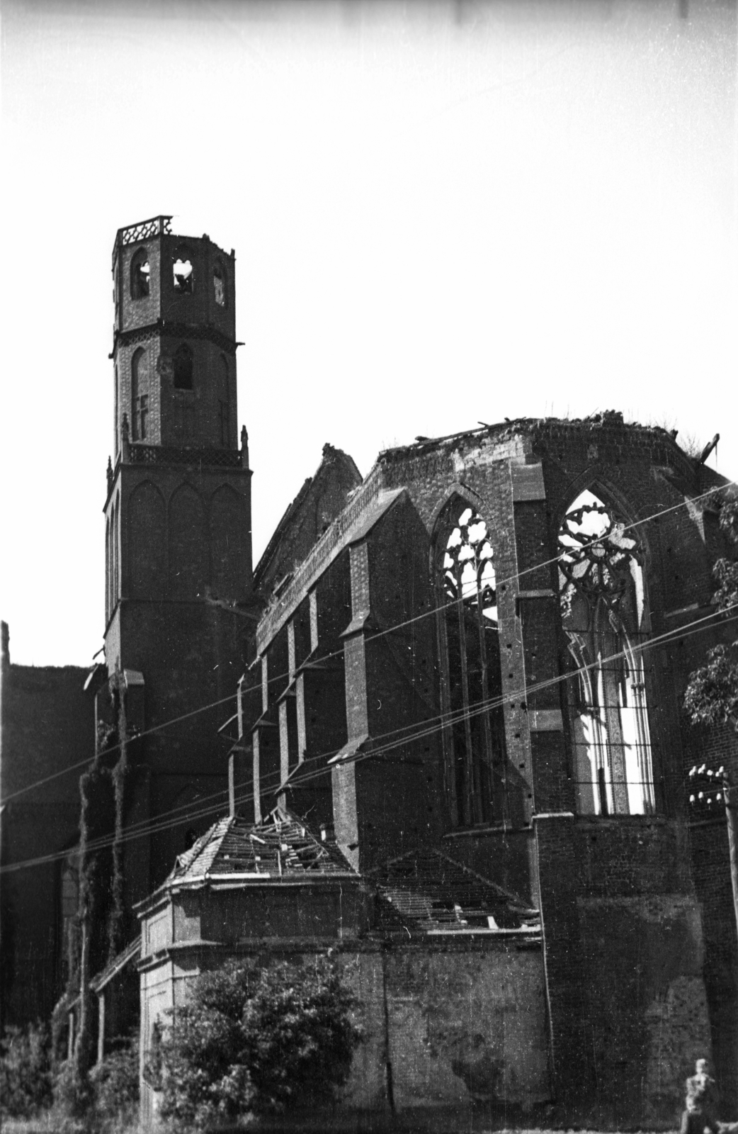Poland, Wroclaw, Plac Dominikański, Szent Adalbert-templom (Kościół św. Wojciecha)., 1946, Bogdan Celichowski, church, war damage, damaged building, gothic, Fortepan #119173
