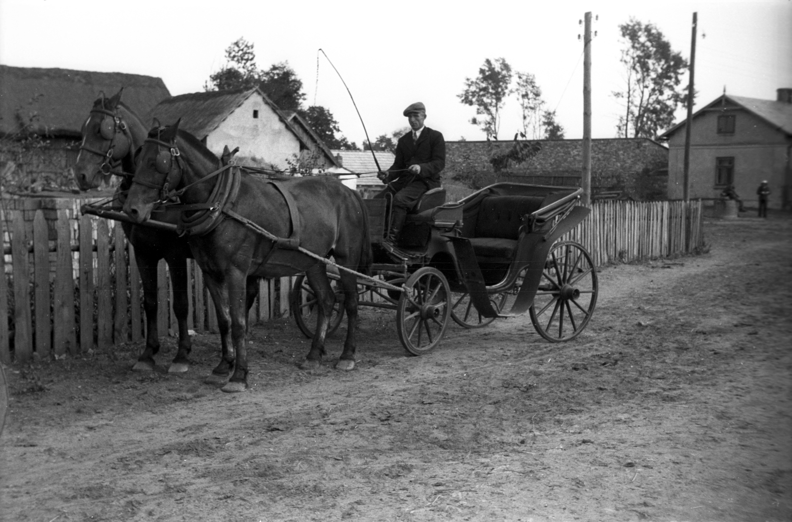 Lengyelország, 1943, Bogdan Celichowski, földút, kocsis, ostor, fogat, Fortepan #119181