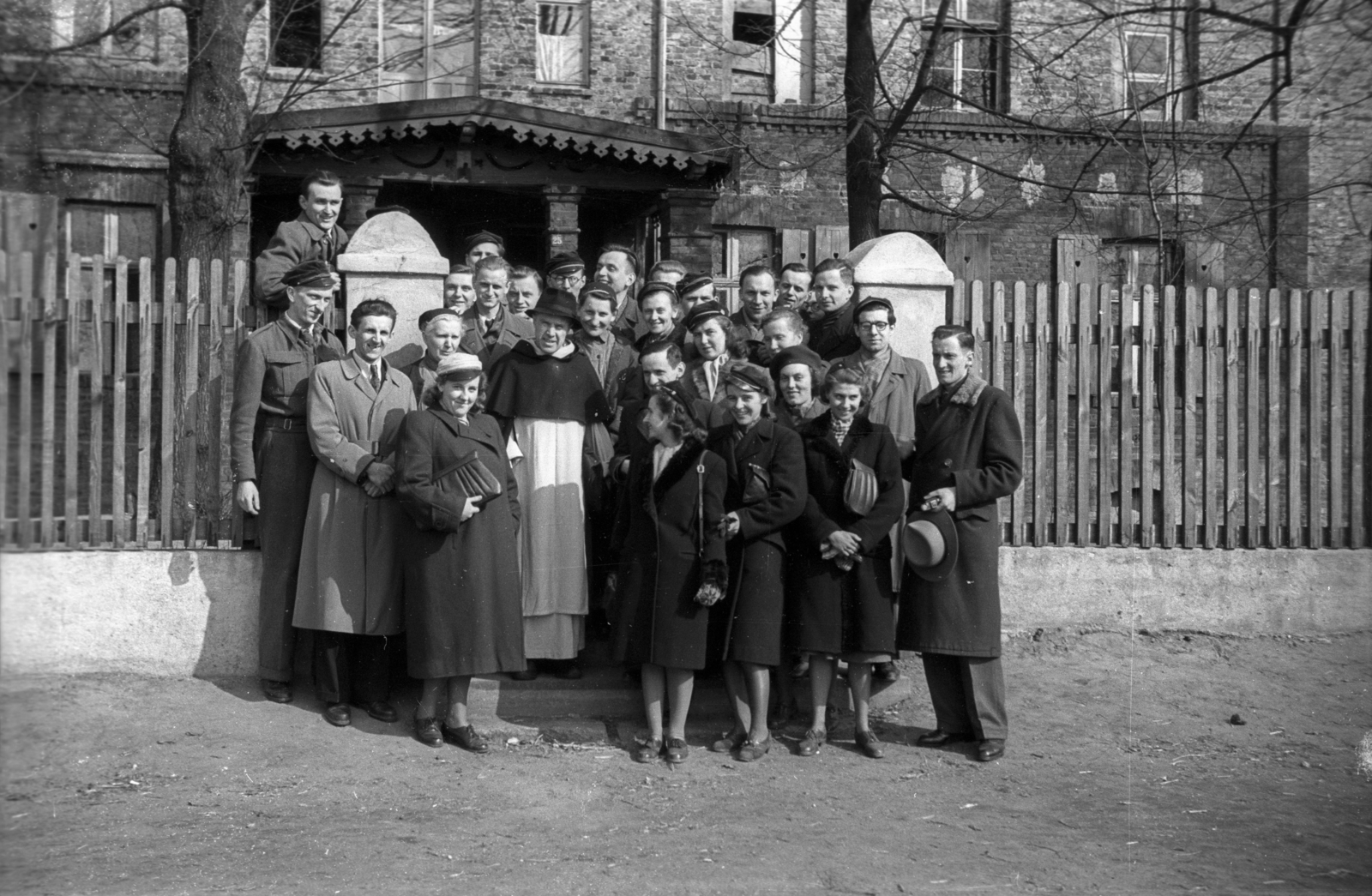 Poland, domonkos szerzetesek által vezetett poznani egyetemisták csoportja., 1948, Bogdan Celichowski, Dominican Order , Fortepan #119225