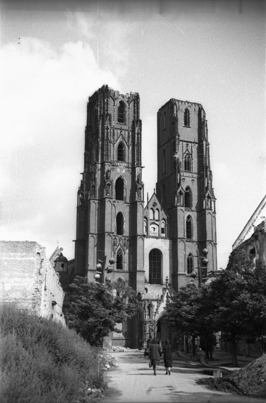 Lengyelország, Wroclaw, Plac Katedralny, a lerombolt Keresztelő Szent János-katedrális (Katedra św. Jana Chrzciciela)., 1947, Bogdan Celichowski, templom, háborús kár, épületkár, Fortepan #119240