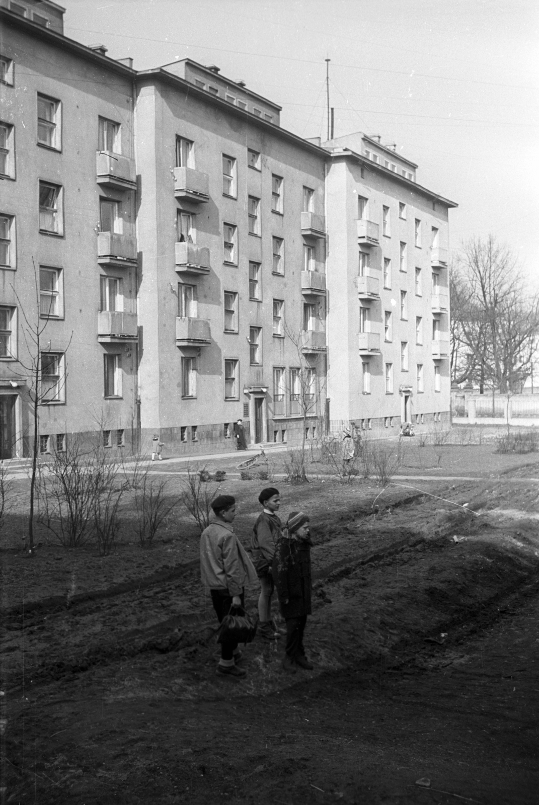 Lengyelország, Poznań, ulica Kościuszki 110-112. hátsó frontja, jobbra az ulica Nowowiejskiego., 1962, Bogdan Celichowski, Fortepan #119291