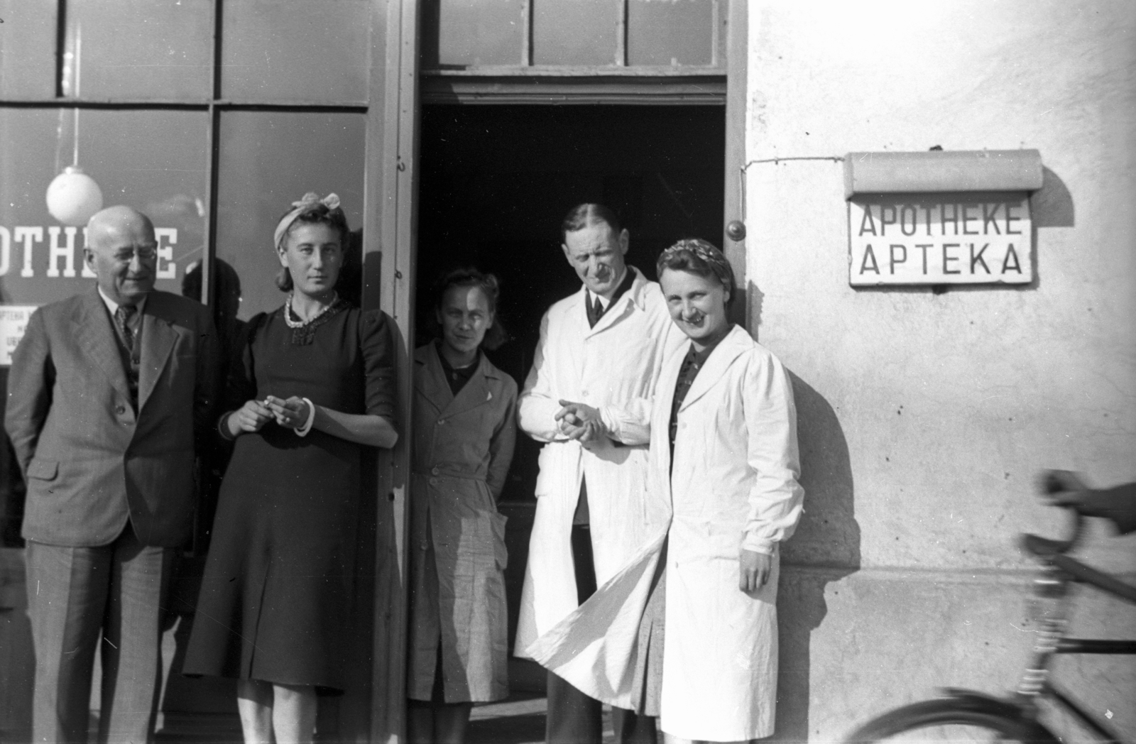 Poland, Skierniewice, 1943, Bogdan Celichowski, pharmacy, Fortepan #119296