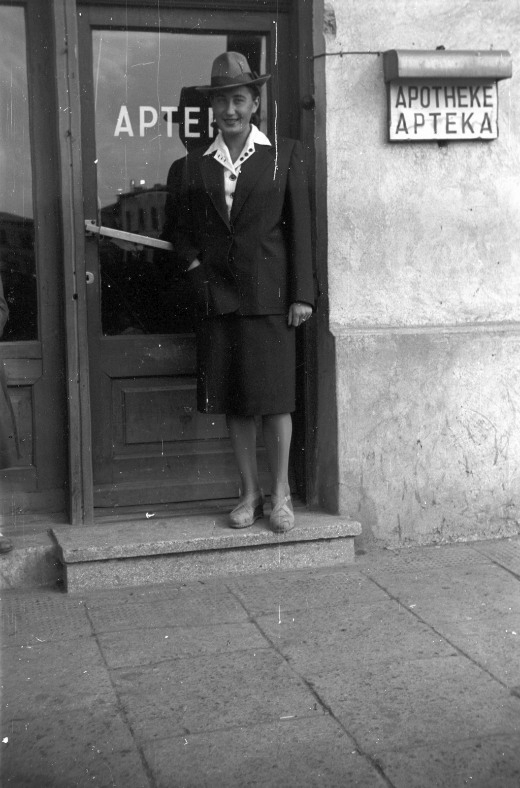 Poland, Skierniewice, 1943, Bogdan Celichowski, pharmacy, Fortepan #119297