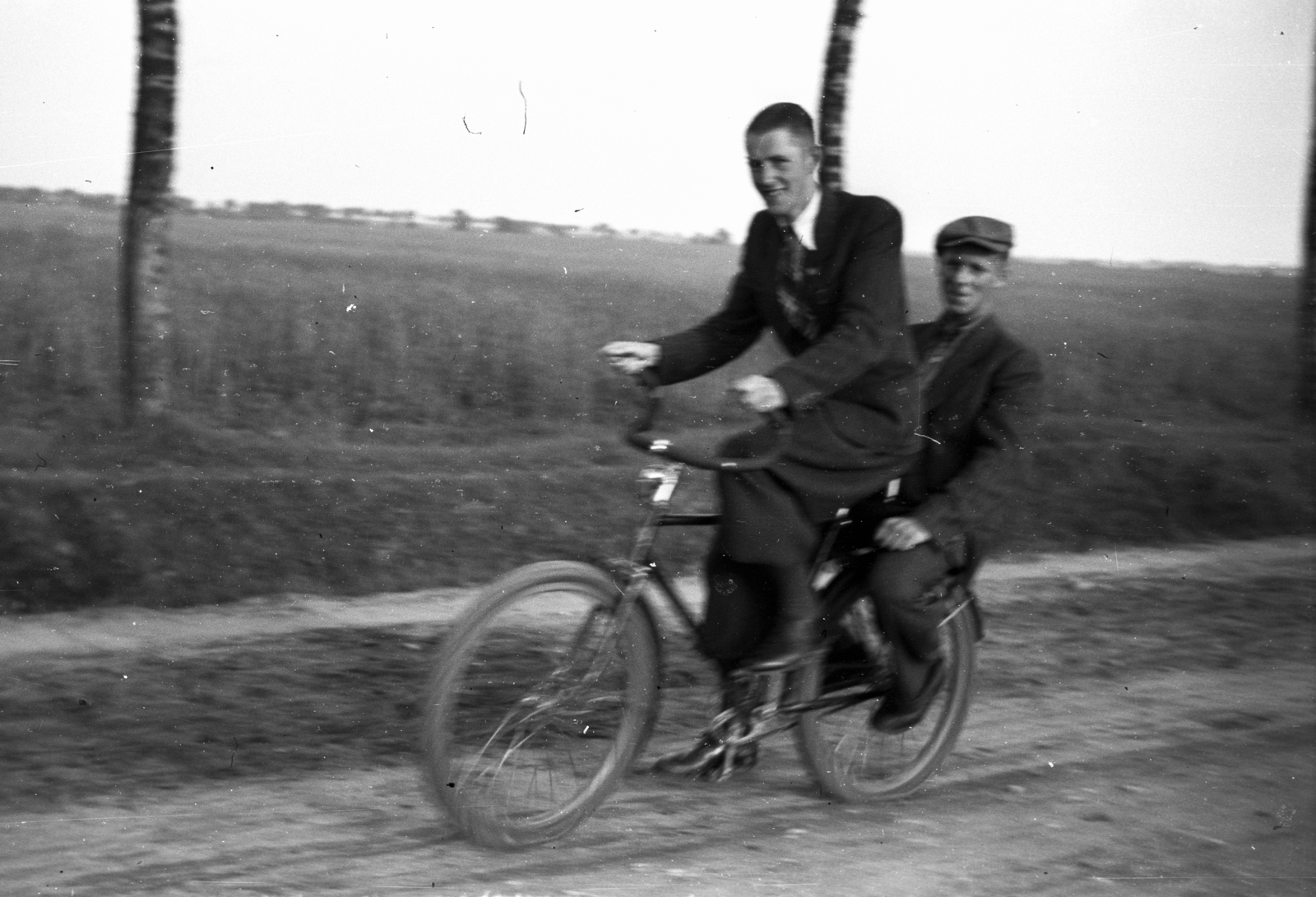 Poland, 1943, Bogdan Celichowski, bicycle, Fortepan #119304