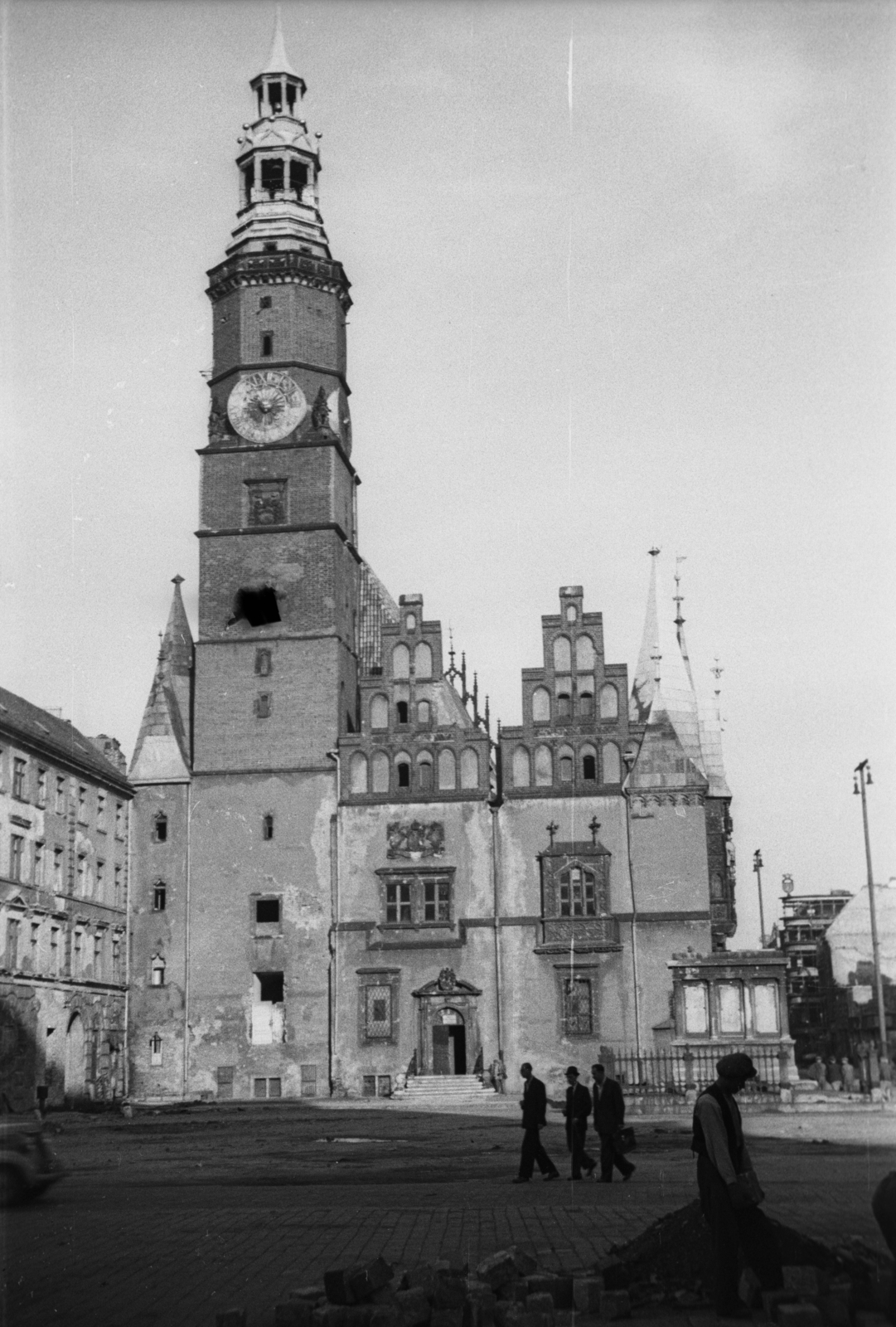 Poland, Wroclaw, Rynek Ratusz, Városháza., 1947, Bogdan Celichowski, monument, public building, street view, Fortepan #119331