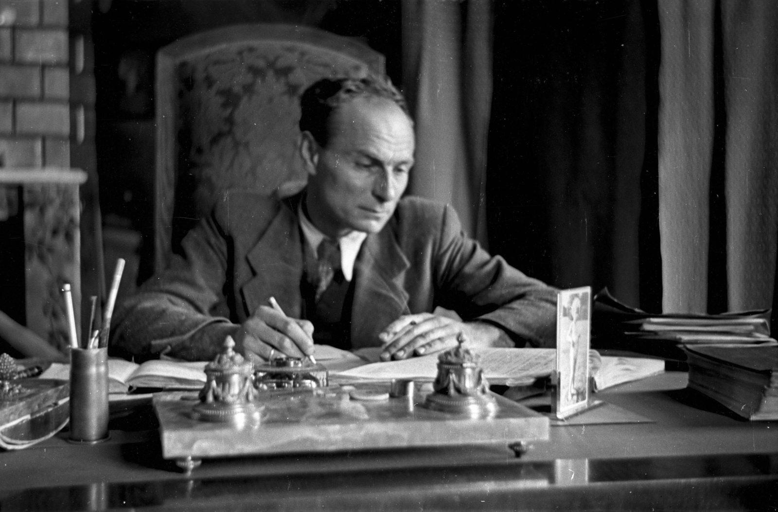 Poland, 1943, Bogdan Celichowski, man, writing, desk, Fortepan #119341