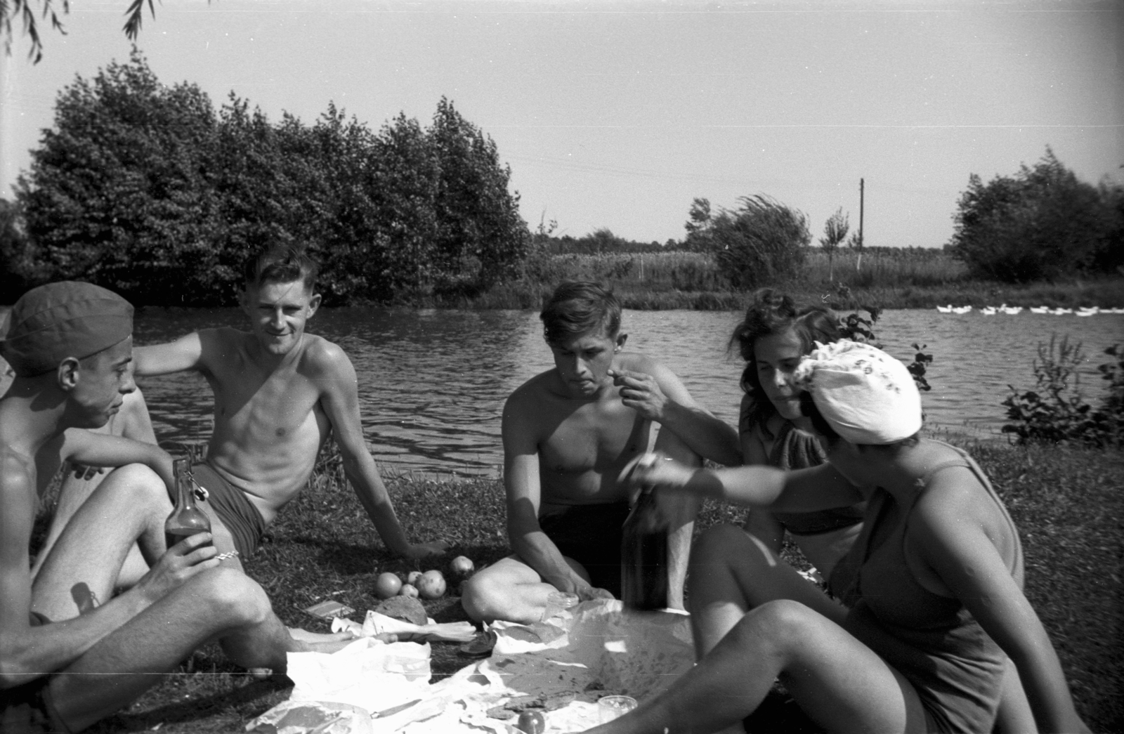 Poland, Kamion, a felvétel a Rawka folyó gátjának partján készült., 1943, Bogdan Celichowski, Fortepan #119355