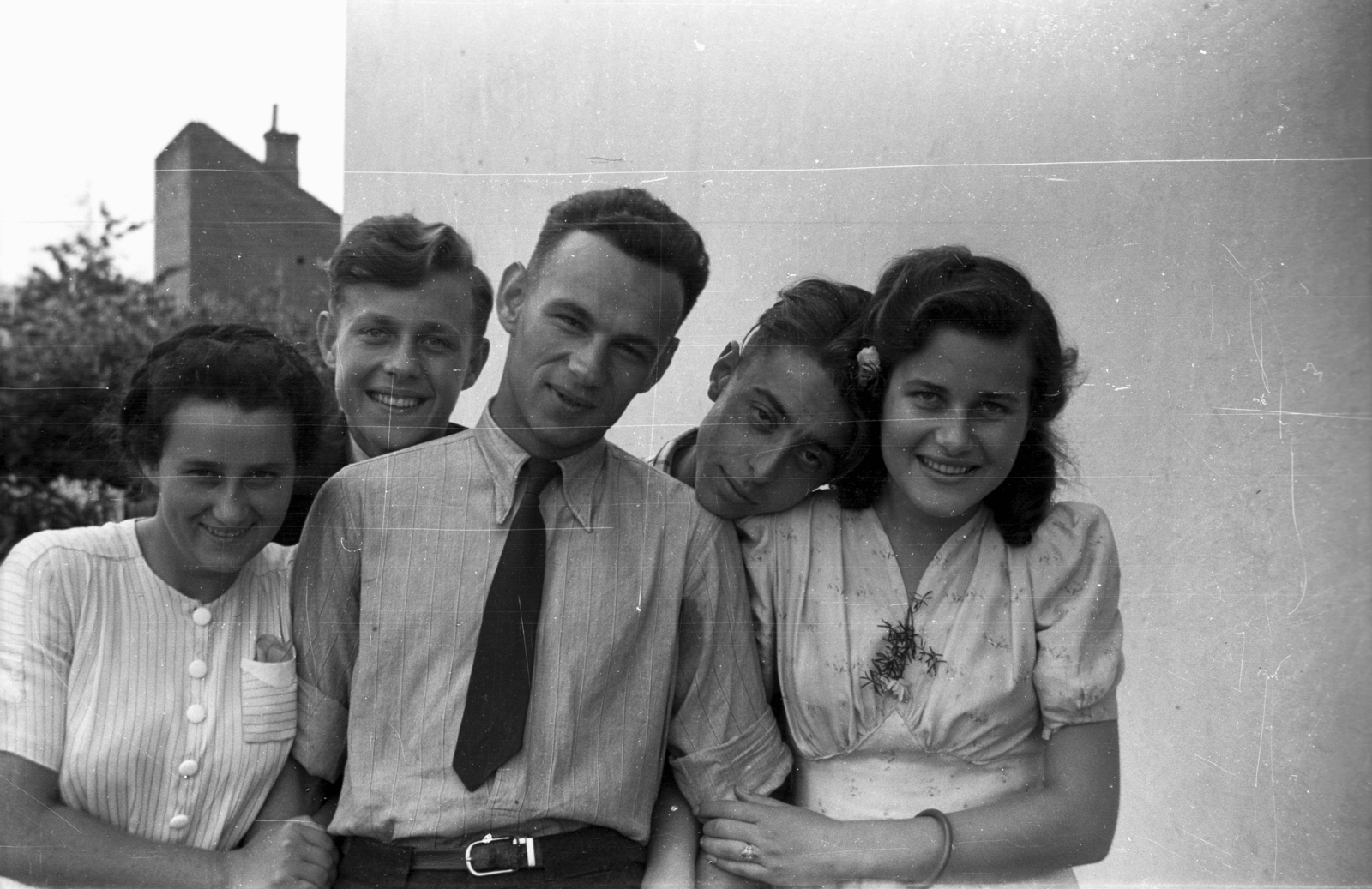 Poland, 1943, Bogdan Celichowski, youth, smile, tableau, Fortepan #119360