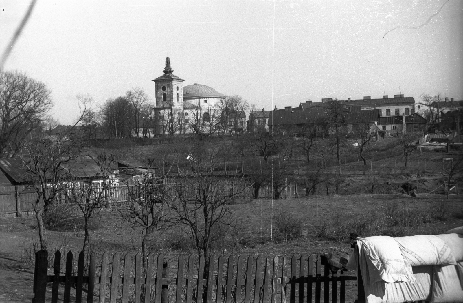Poland, Skierniewice, Szent Jakab-templom, előtte keresztben az ulica Floriana., 1943, Bogdan Celichowski, church, Fortepan #119373