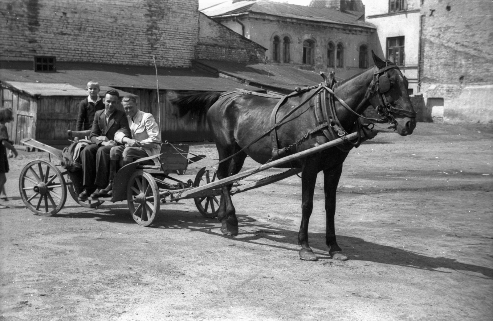 Lengyelország, Skierniewice, ulica Henryka Sienkiewicza 16., Babel udvar (podwórko Bąbla)., 1943, Bogdan Celichowski, Fortepan #119388