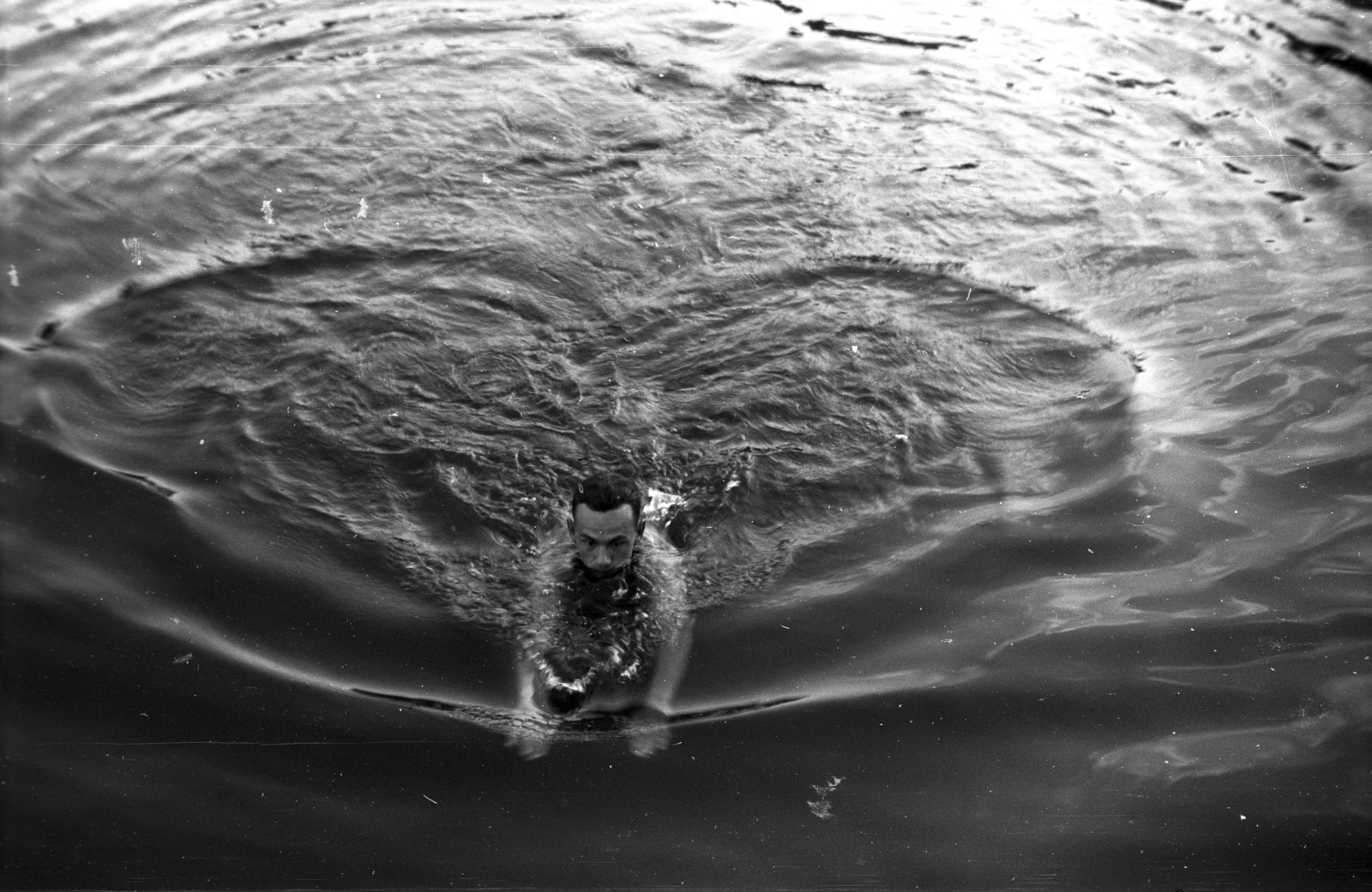 Poland, 1943, Bogdan Celichowski, swimming, swimmer, gesture, Best of, Fortepan #119434