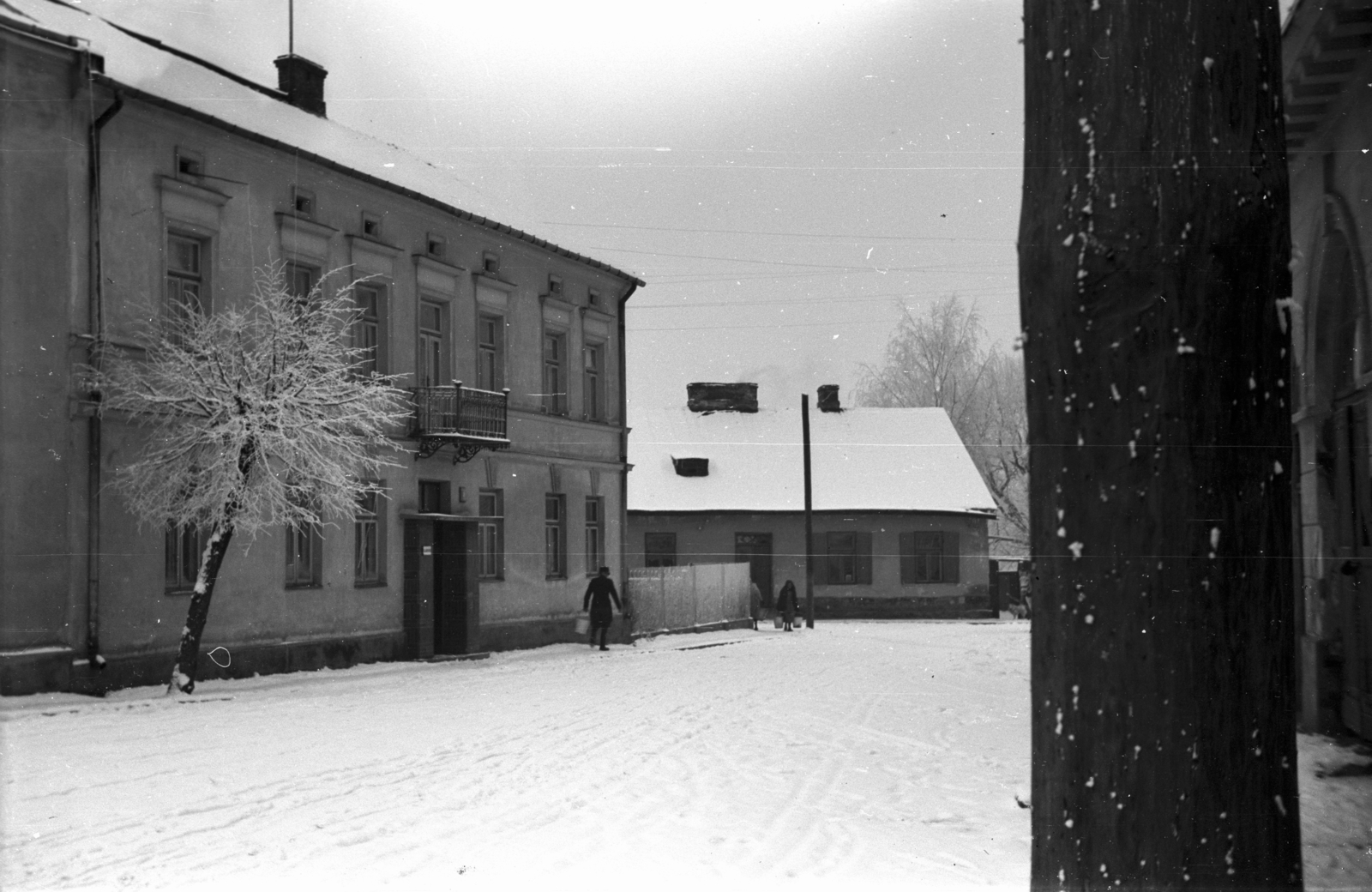 Poland, Skierniewice, Szent Flórián tér (Plac Świętego Floriana) 8. (balra)., 1943, Bogdan Celichowski, Fortepan #119499