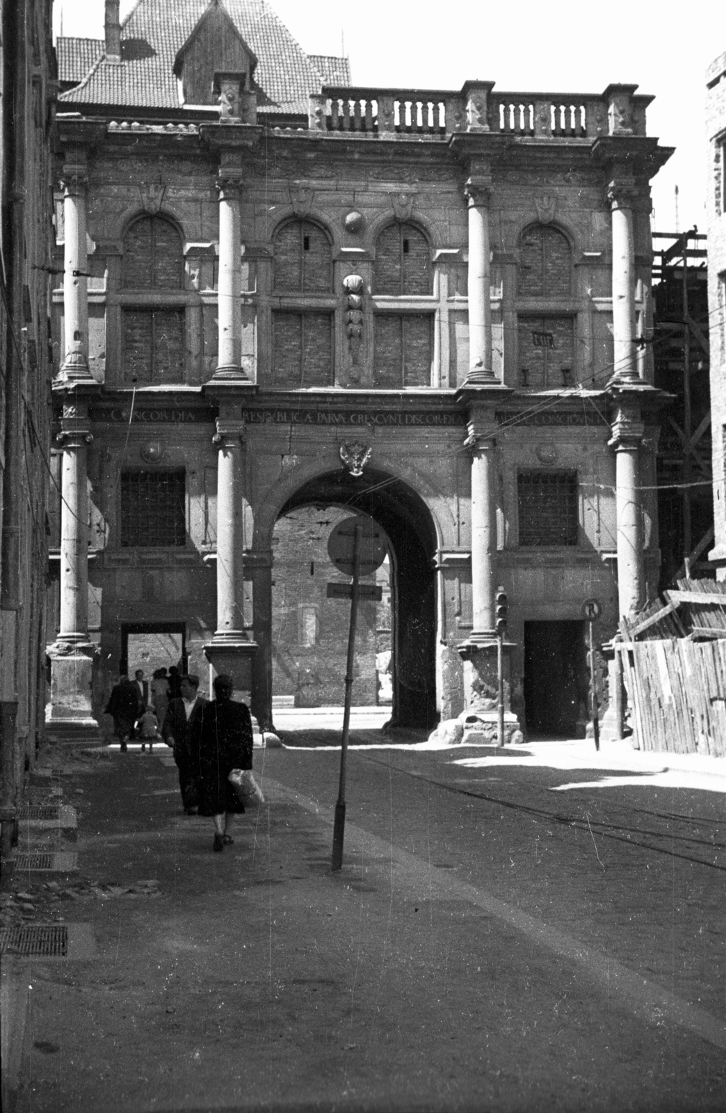 Poland, Gdańsk, ulica Dluga, az Arany kapu (Zlota Brama)., 1949, Bogdan Celichowski, street view, Fortepan #119619