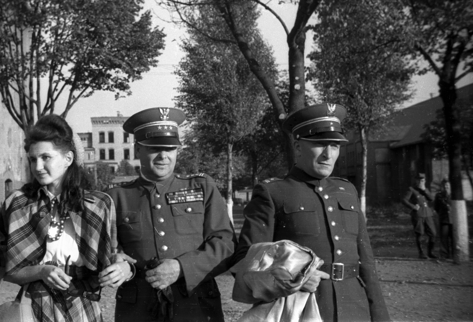 Poland, 1950, Bogdan Celichowski, lady, officer, soldier, coat draped over arm, Fortepan #119646