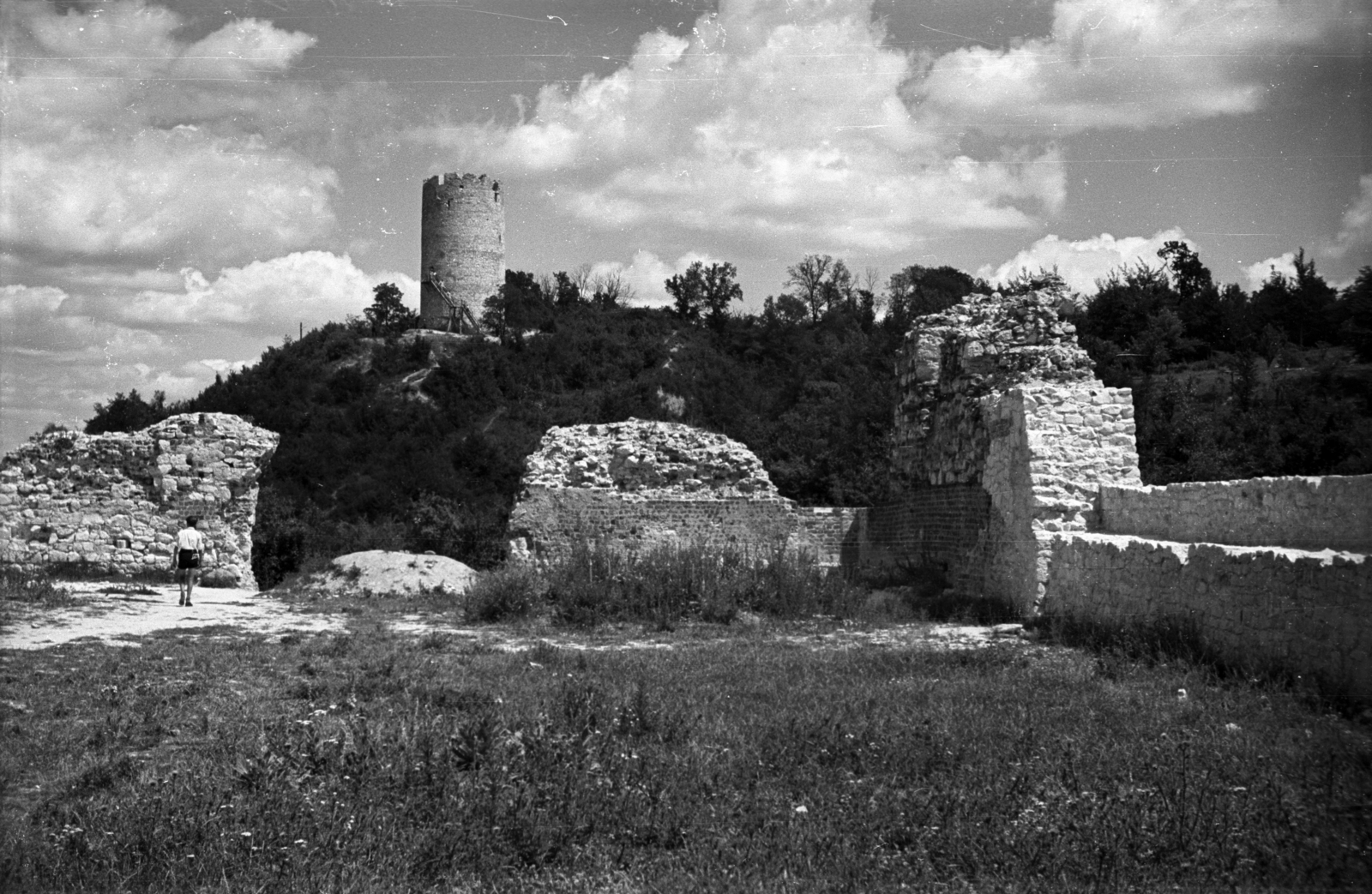 Lengyelország, Kazimierz Dolny, a vár romjai, fent az őrtorony., 1950, Bogdan Celichowski, várrom, őrtorony, Fortepan #119662