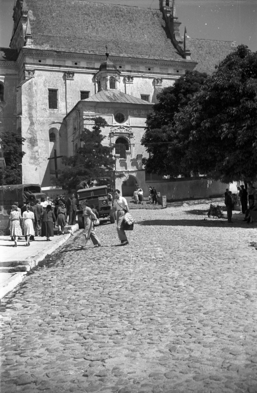 Lengyelország, Kazimierz Dolny, ulica Zamkowa, szemben a Keresztelő Szent János és Szent Bertalan-templom., 1950, Bogdan Celichowski, templom, Fortepan #119667