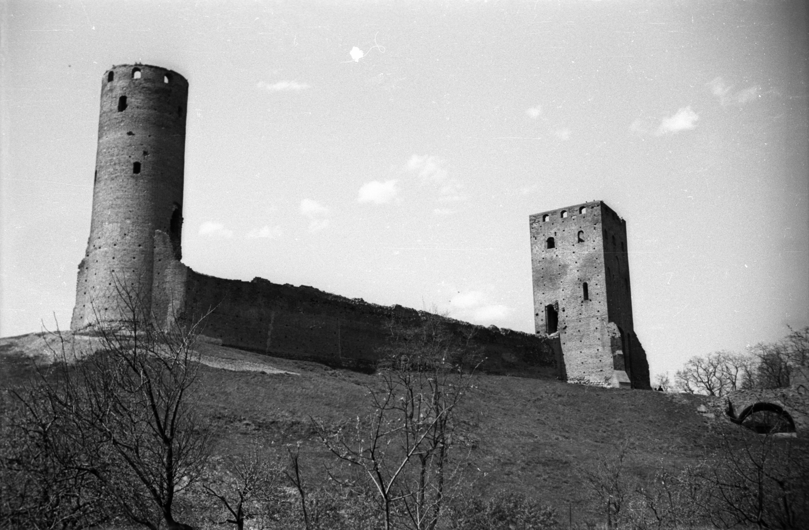 Poland, Czersk, a mazowiecki hercegek vára (Zamek książąt mazowieckich)., 1950, Bogdan Celichowski, tower, castle, Fortepan #119678