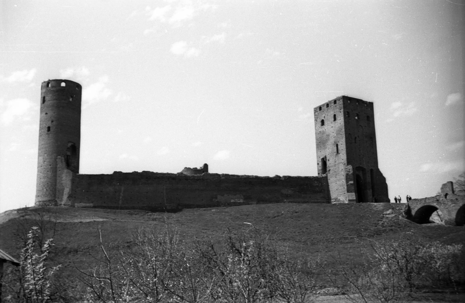 Lengyelország, Czersk, a mazowiecki hercegek vára (Zamek książąt mazowieckich)., 1950, Bogdan Celichowski, torony, vár, Fortepan #119679